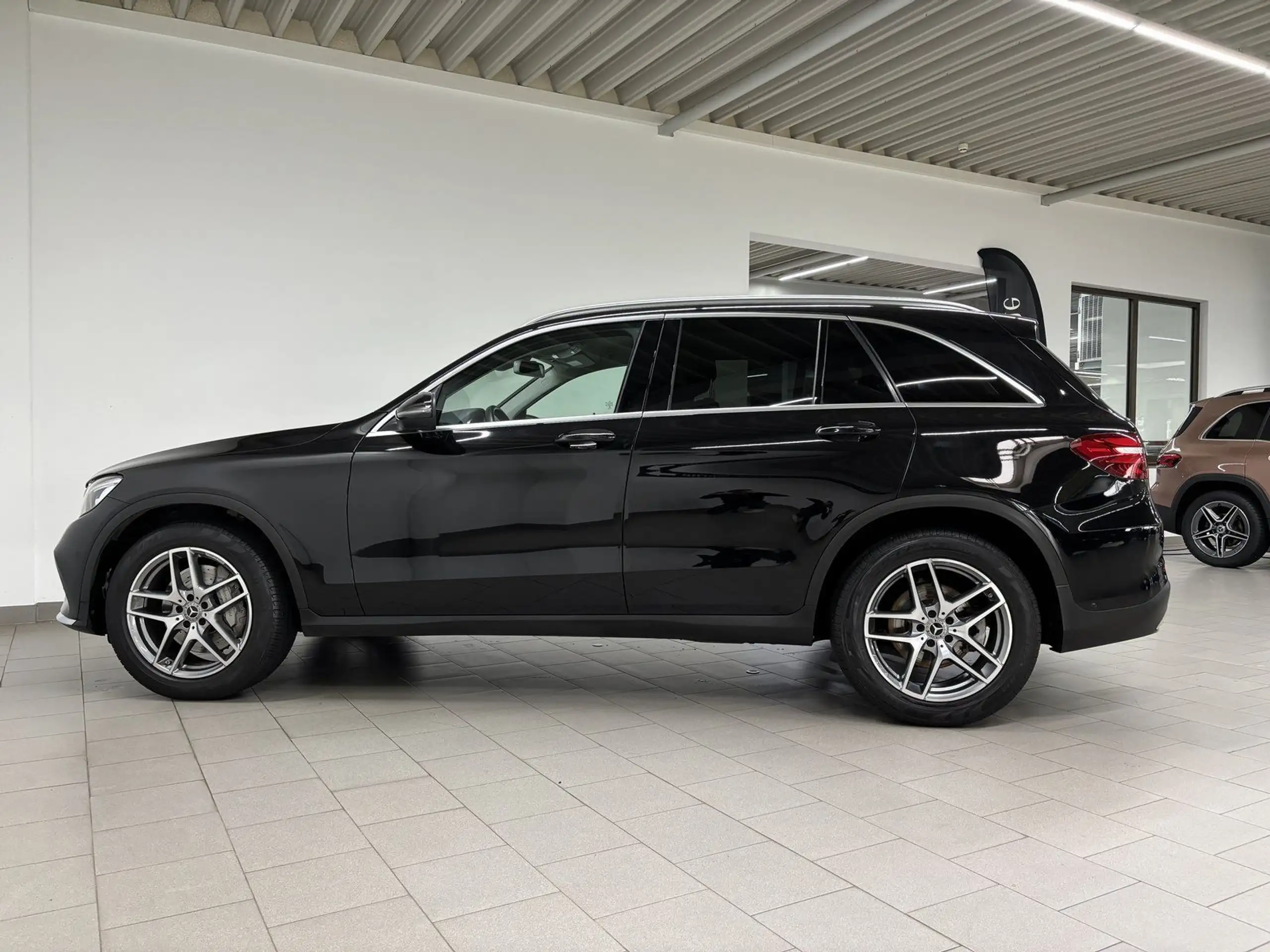 Mercedes-Benz - GLC 250