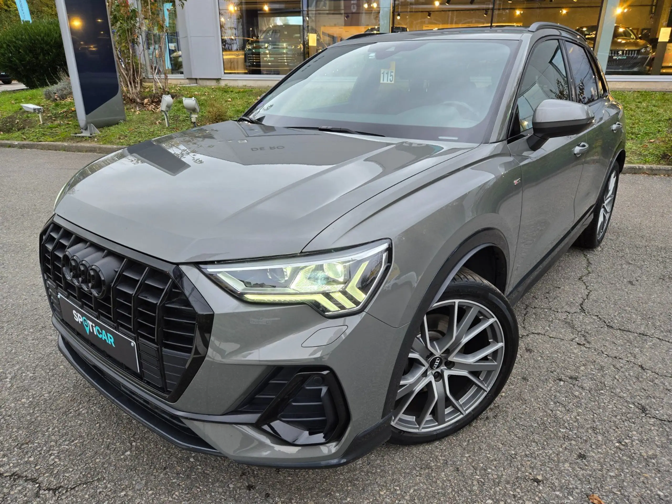 Audi - Q3