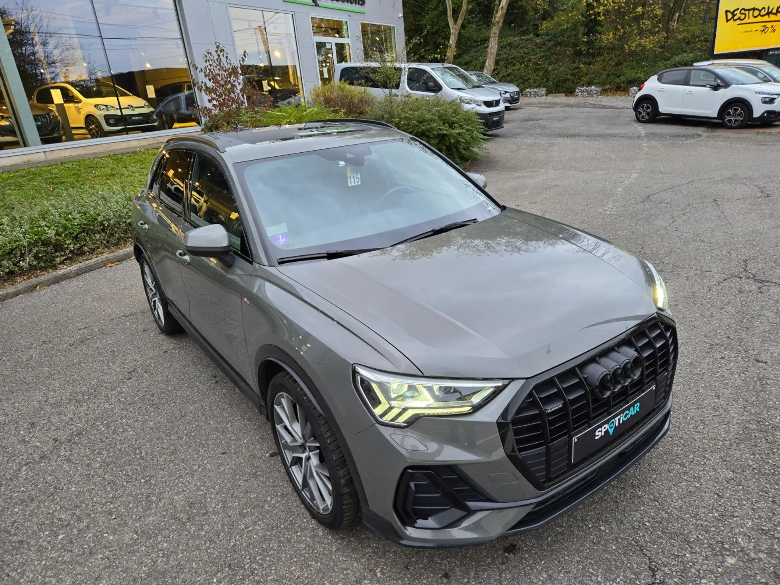 Audi - Q3