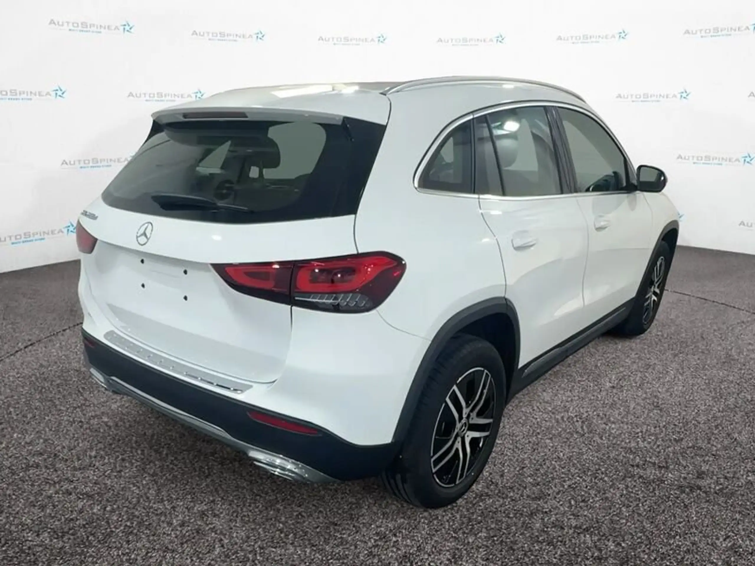 Mercedes-Benz - GLA 200