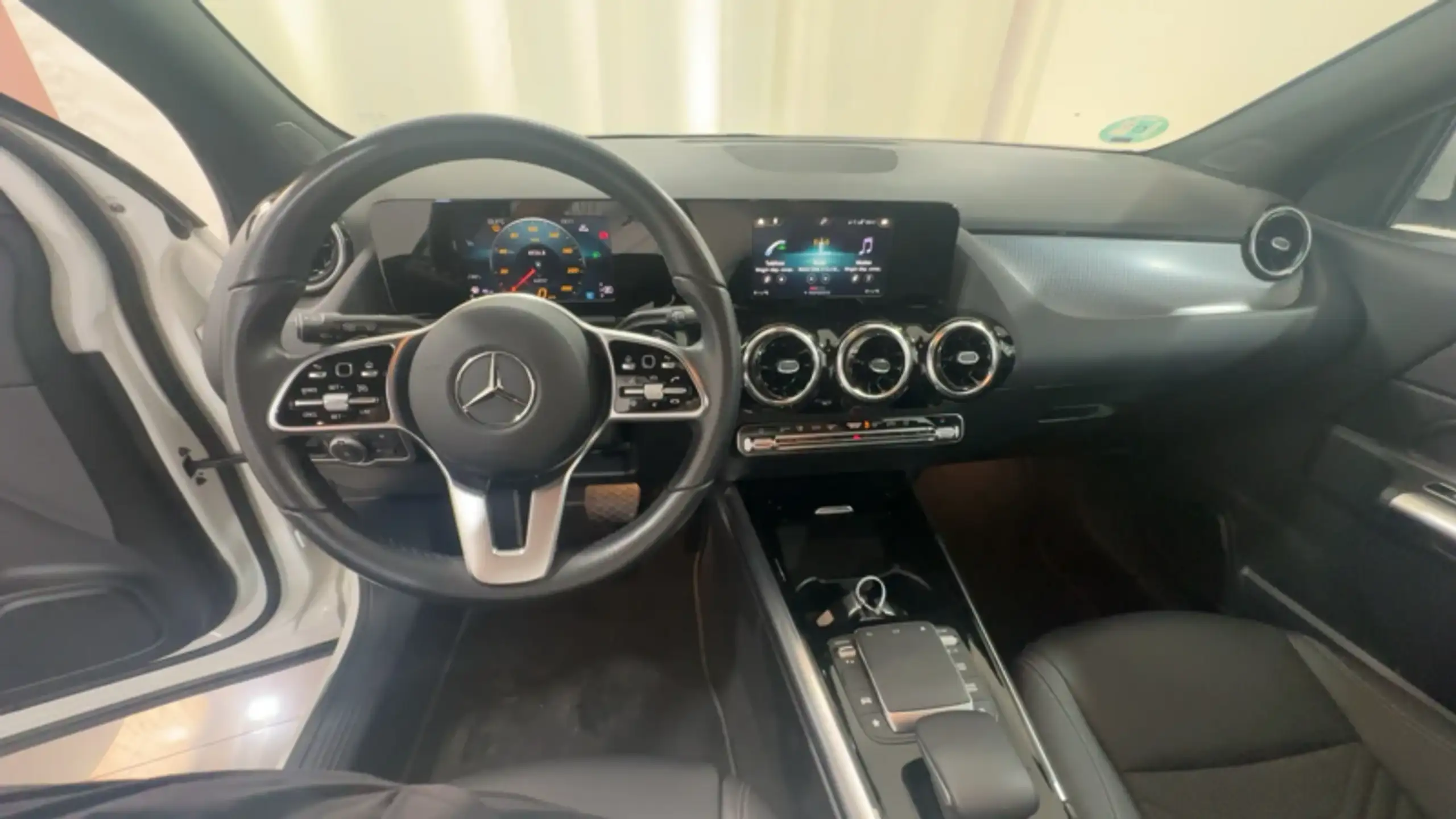 Mercedes-Benz - GLA 200