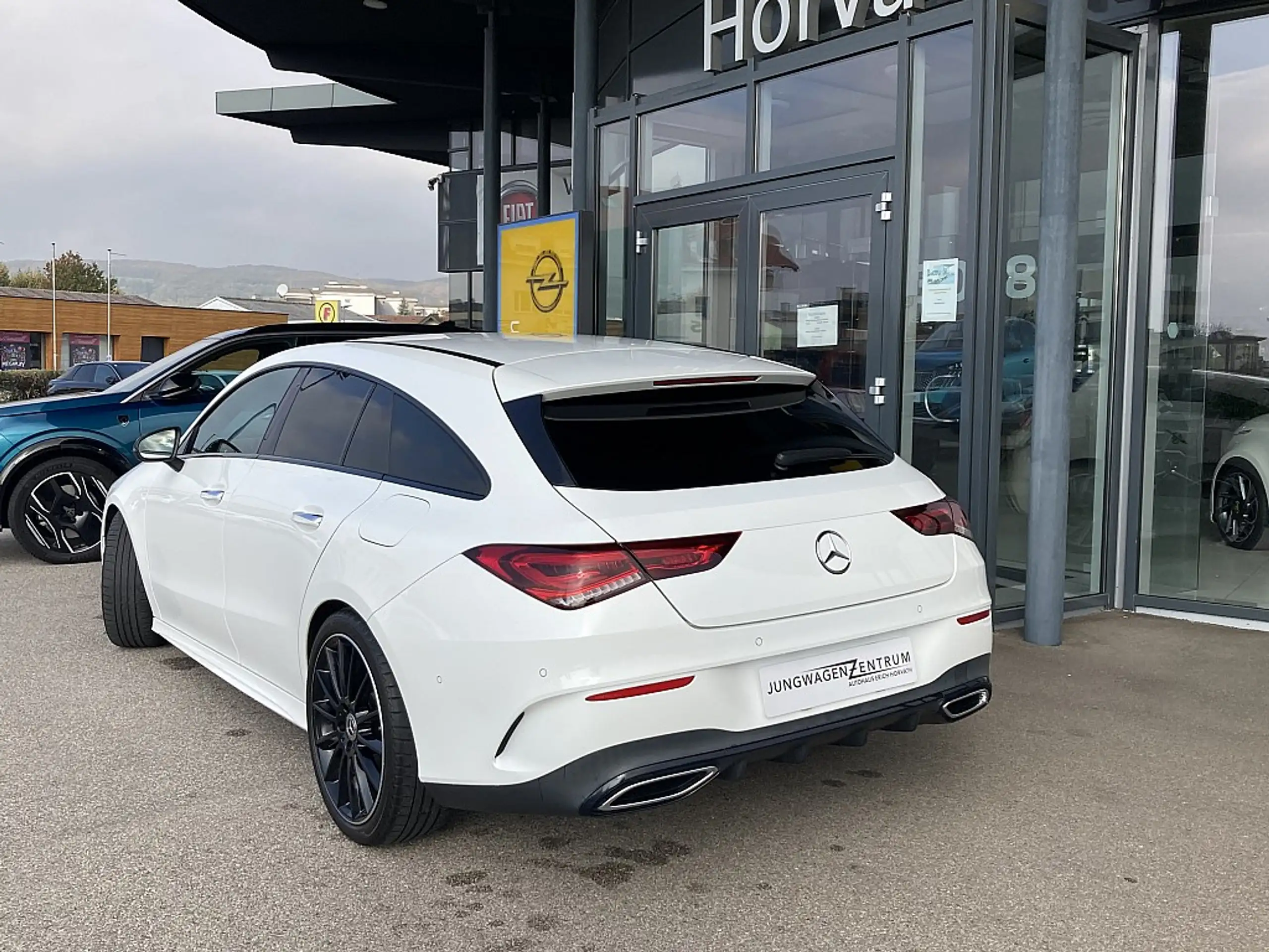 Mercedes-Benz - CLA 200