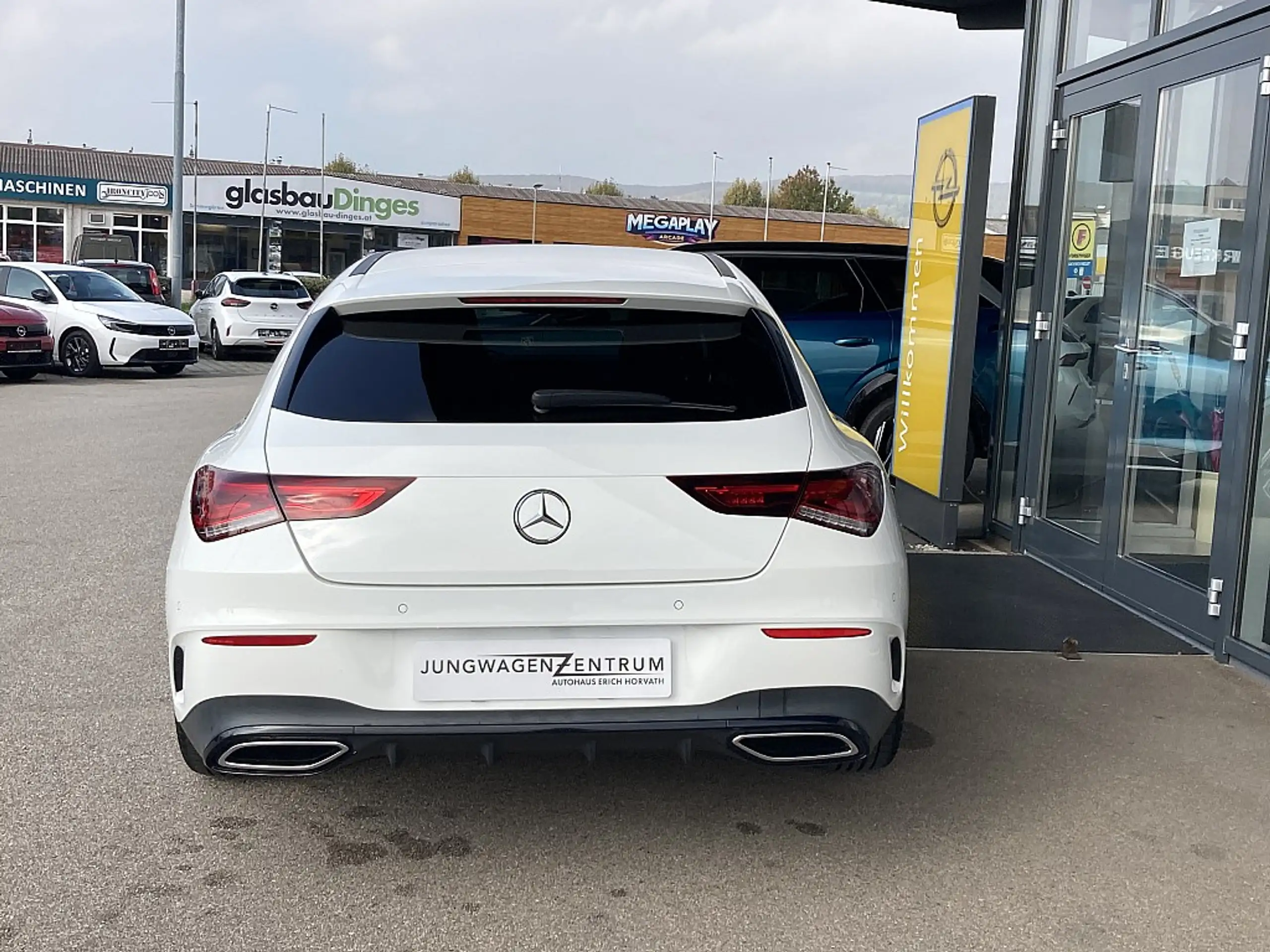 Mercedes-Benz - CLA 200