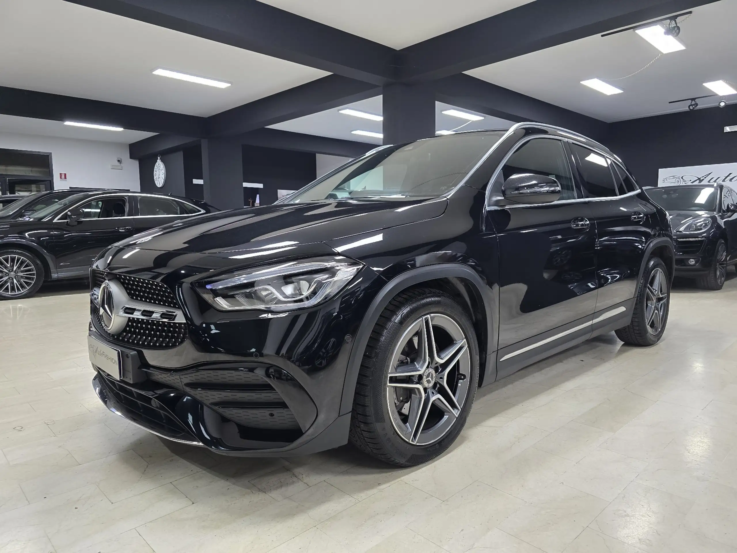 Mercedes-Benz - GLA 200