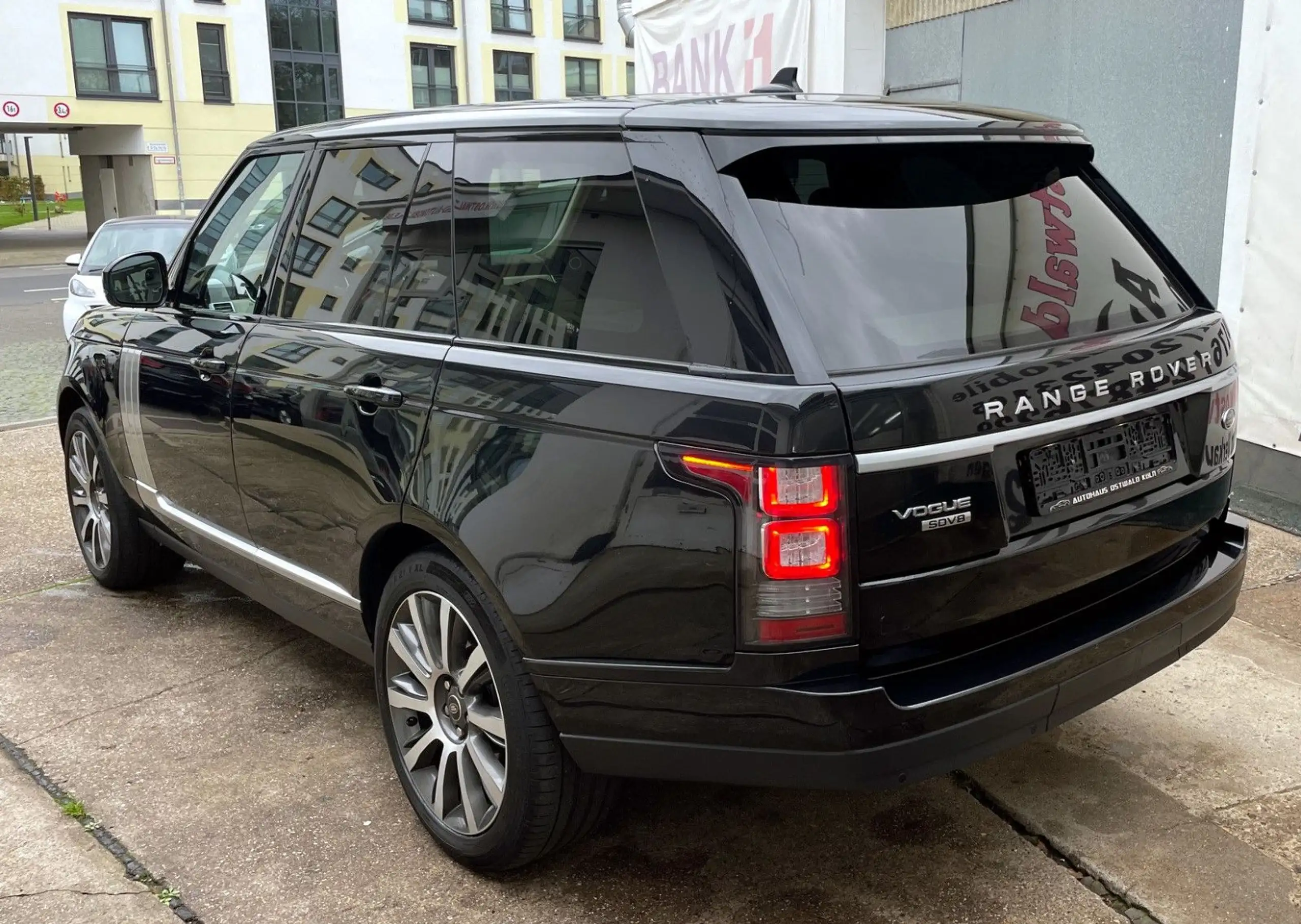 Land Rover - Range Rover