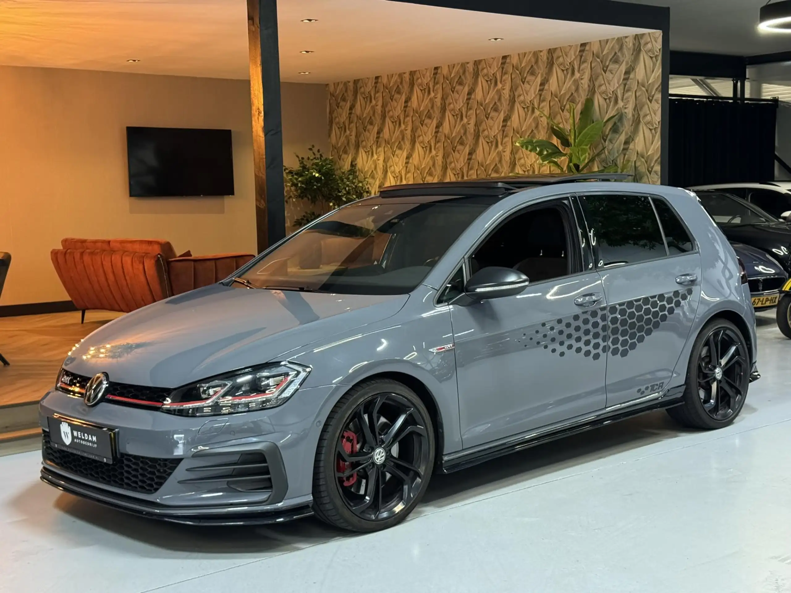 Volkswagen - Golf GTI