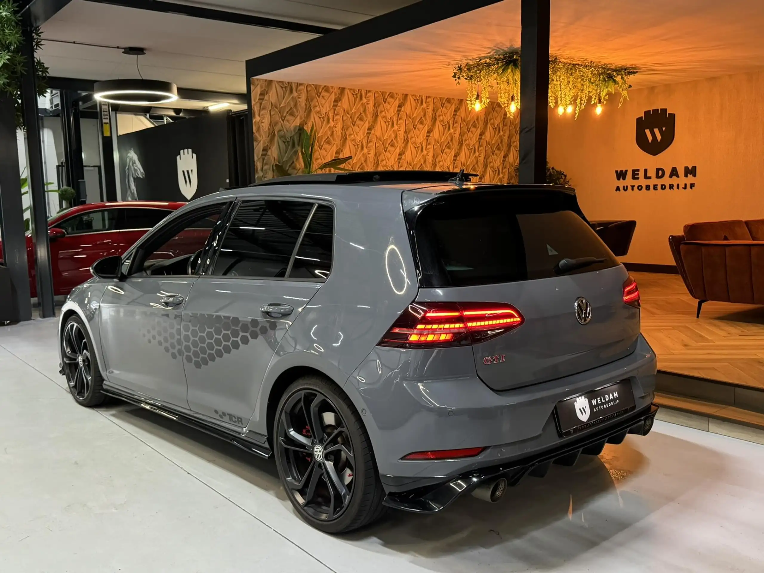 Volkswagen - Golf GTI