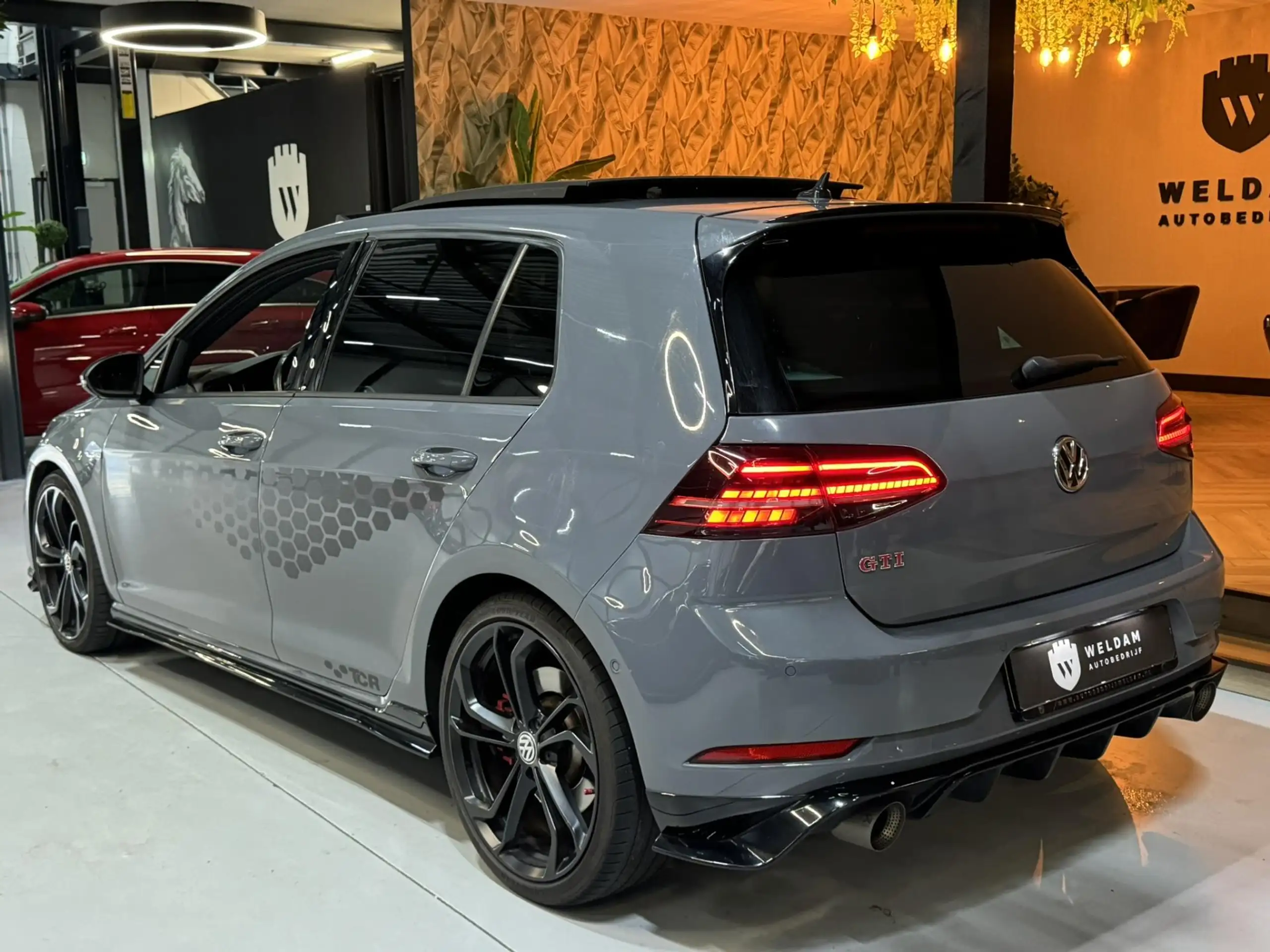 Volkswagen - Golf GTI