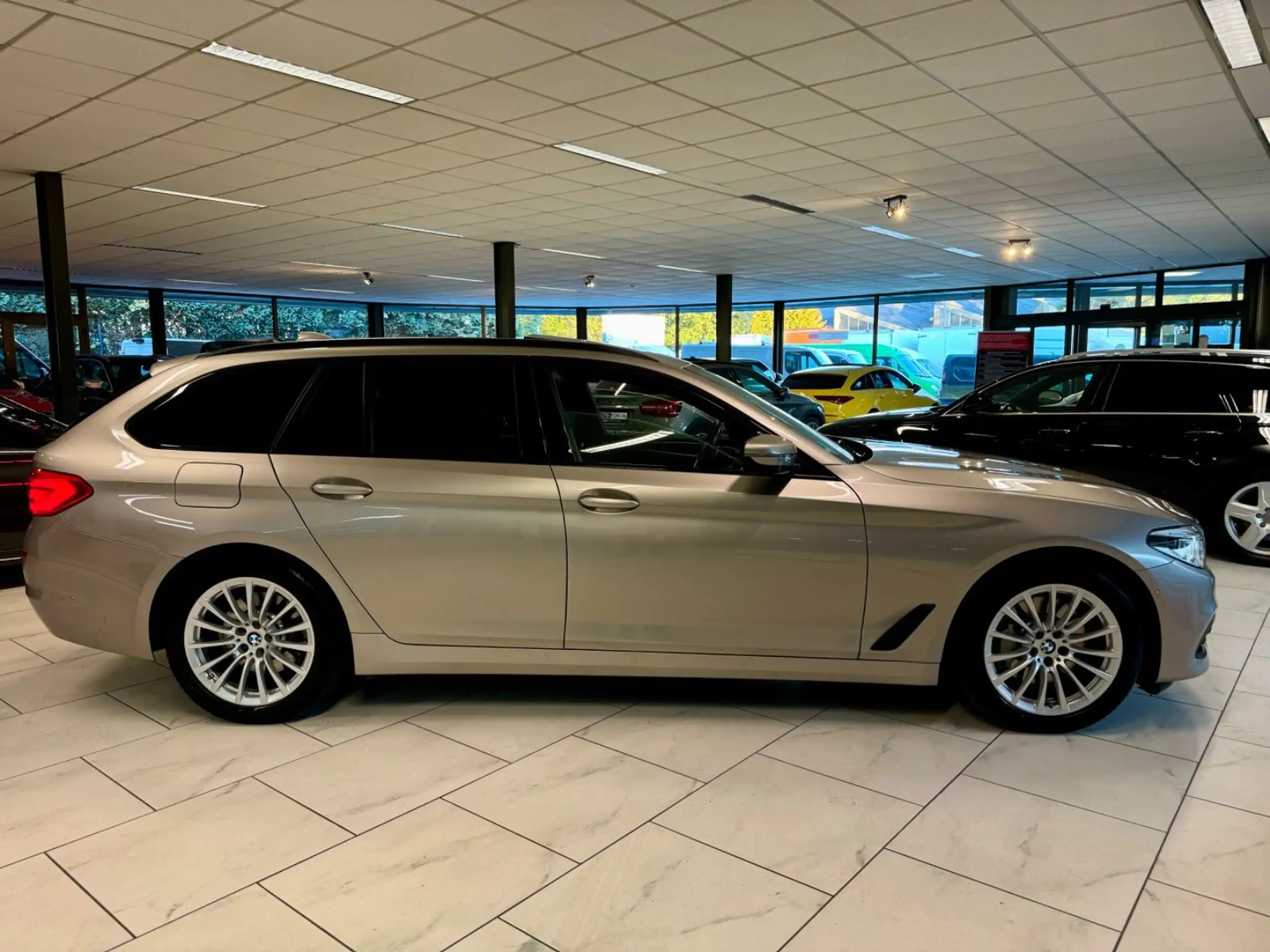 BMW - 530