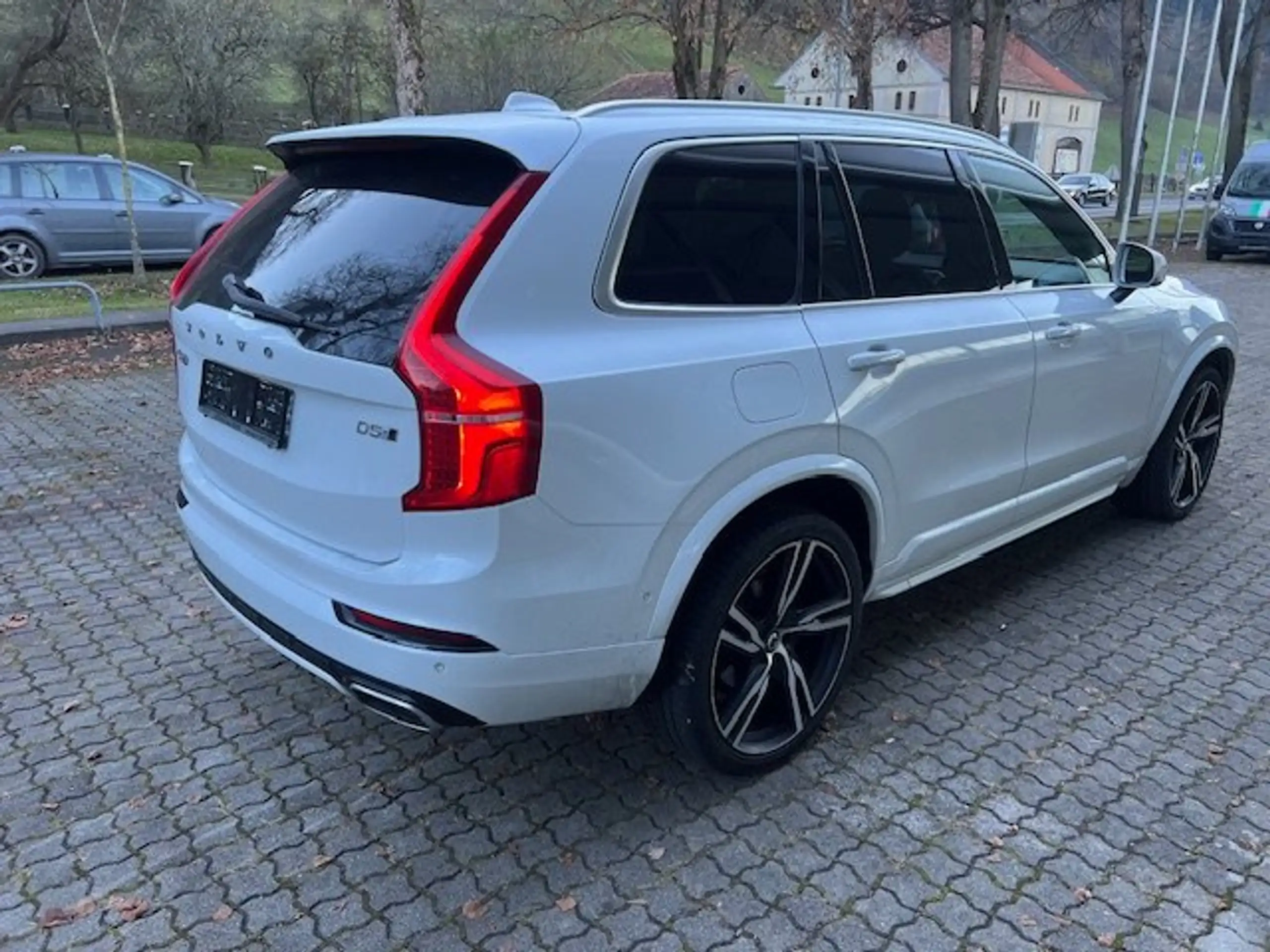 Volvo - XC90