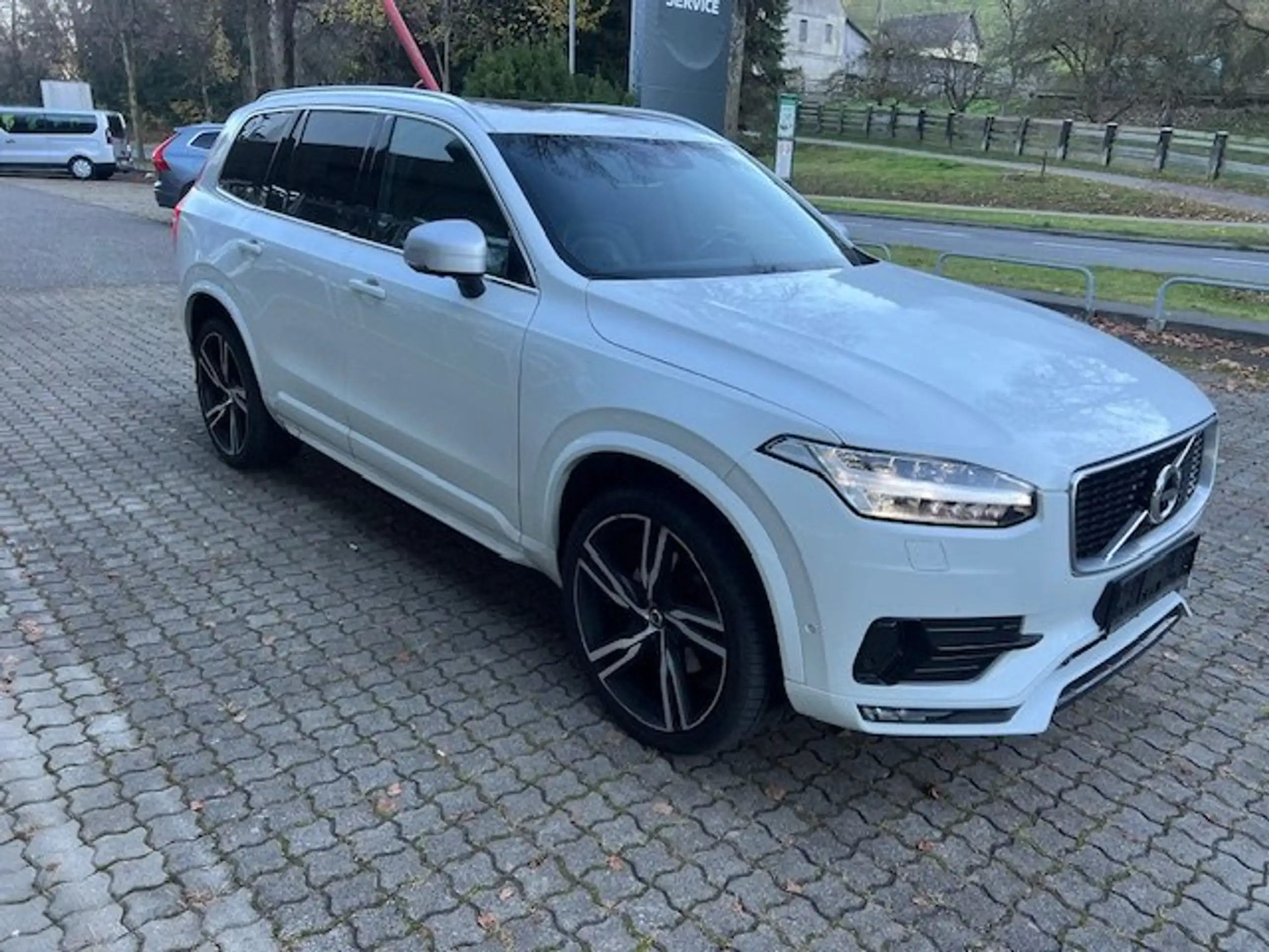 Volvo - XC90