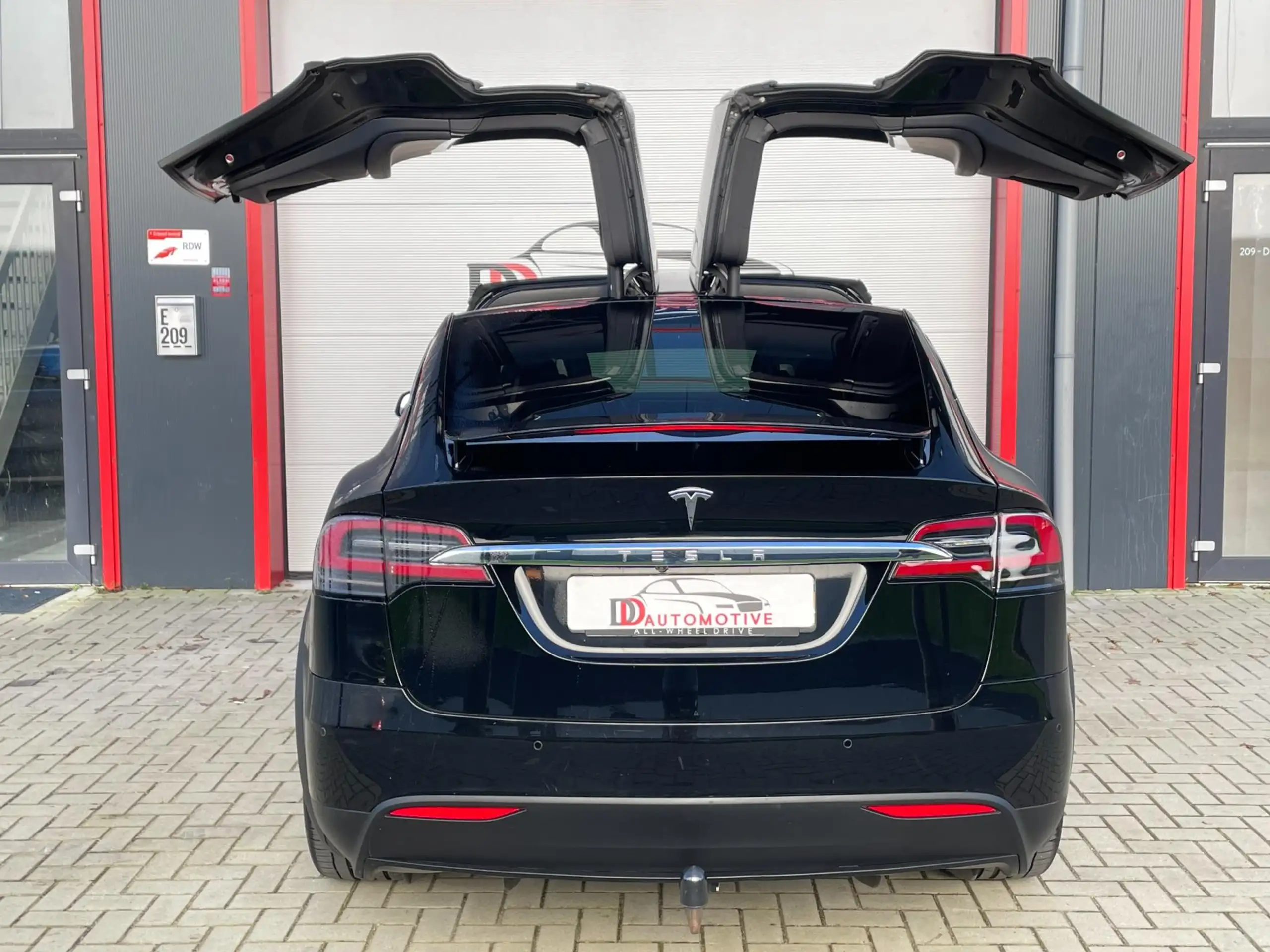 Tesla - Model X