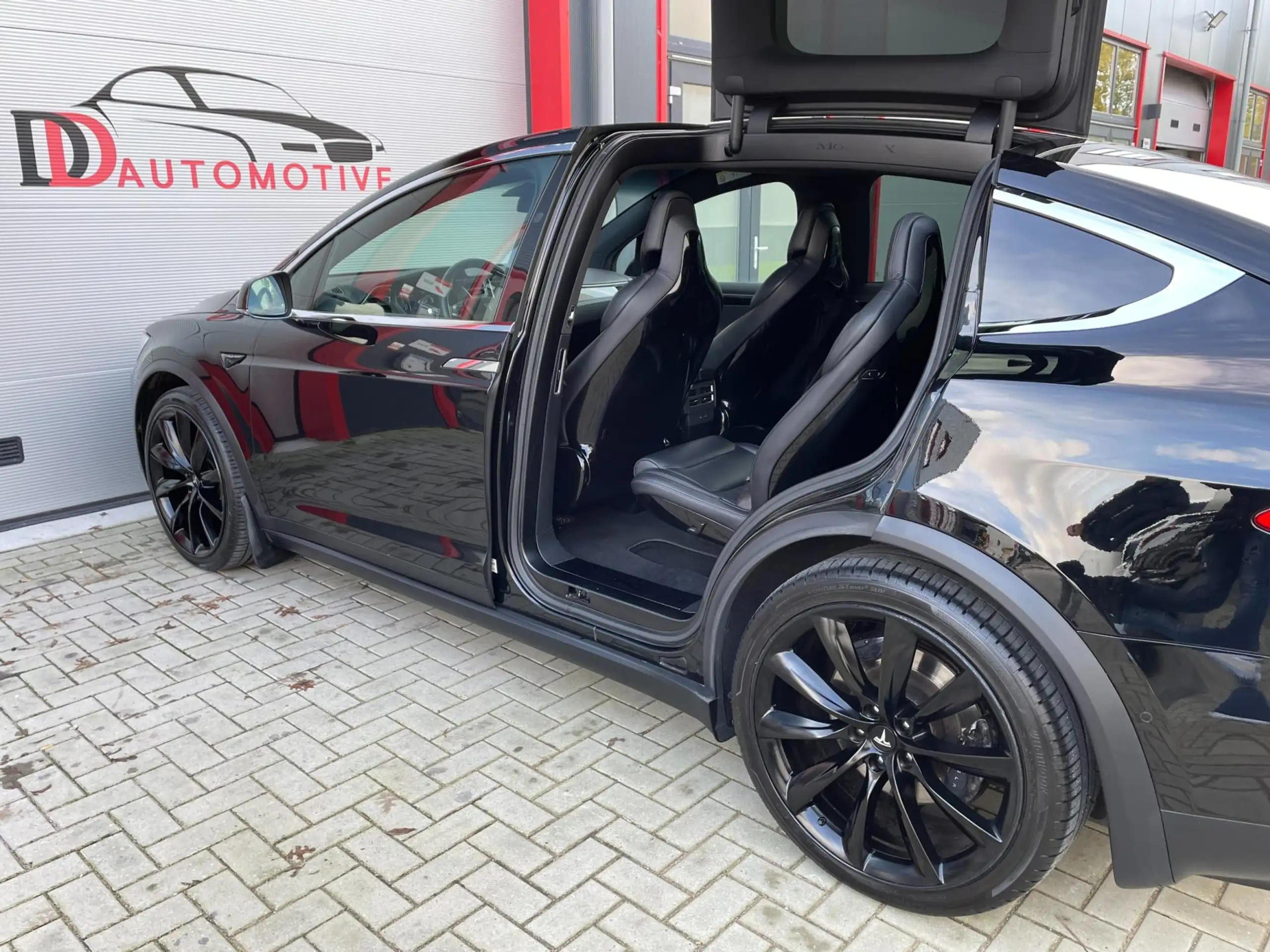 Tesla - Model X