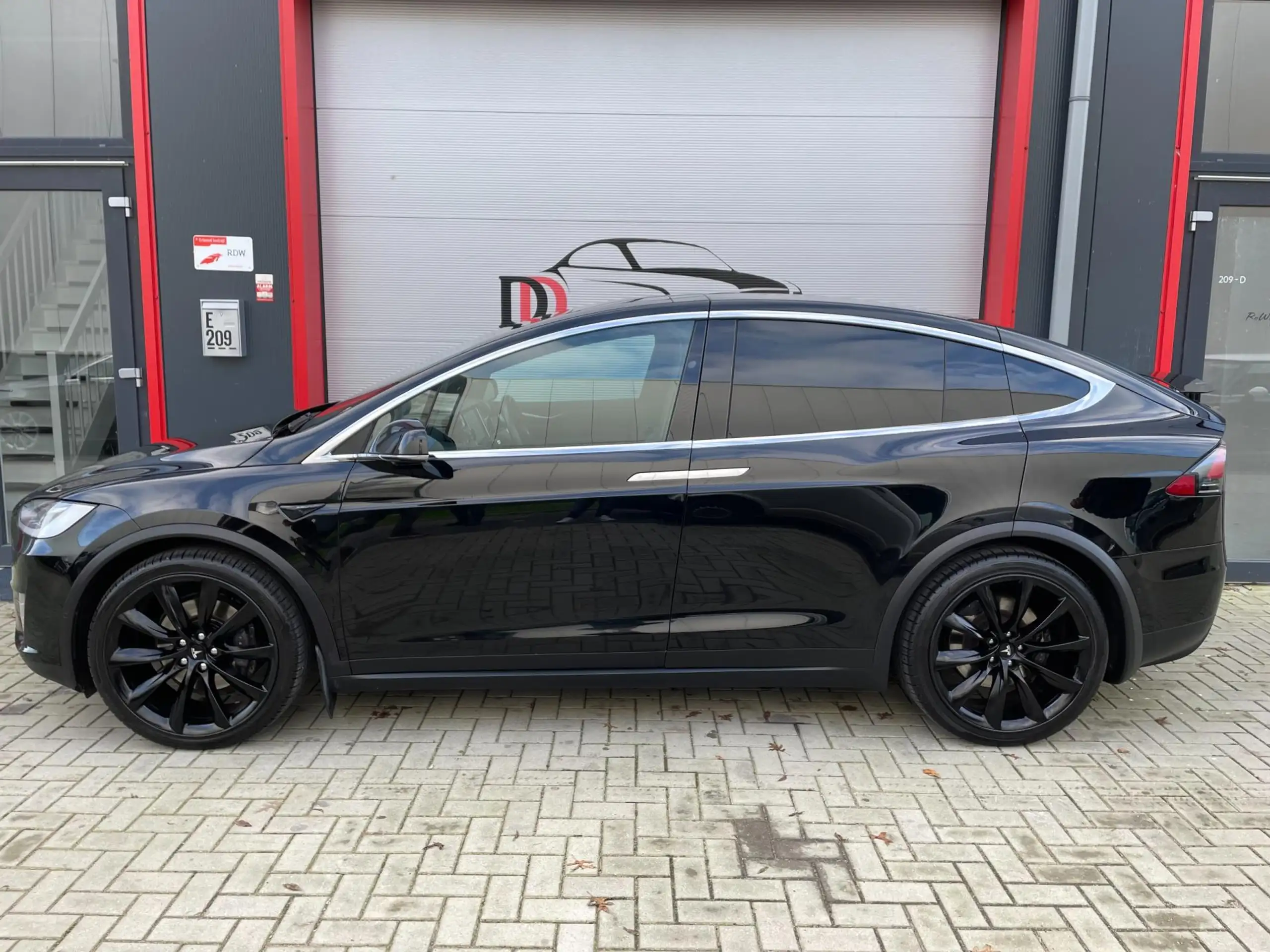 Tesla - Model X