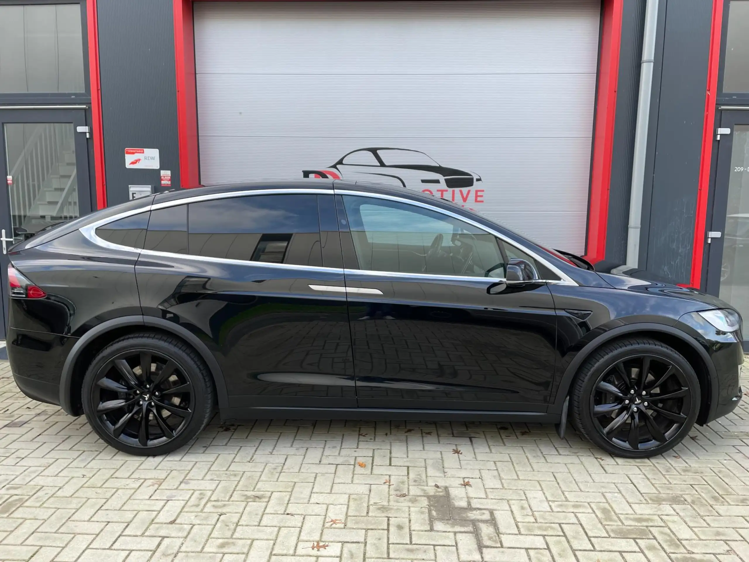 Tesla - Model X