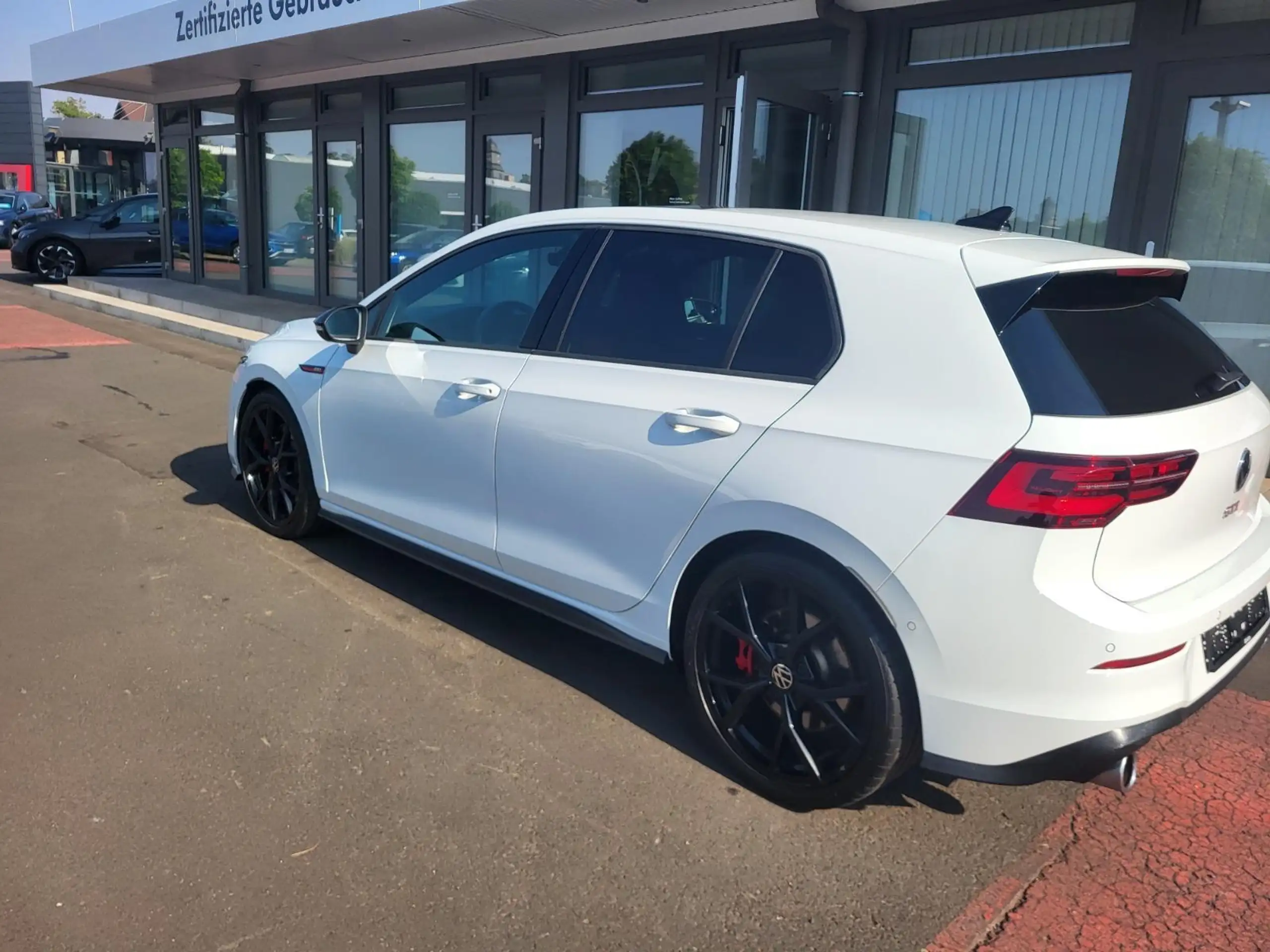 Volkswagen - Golf GTI