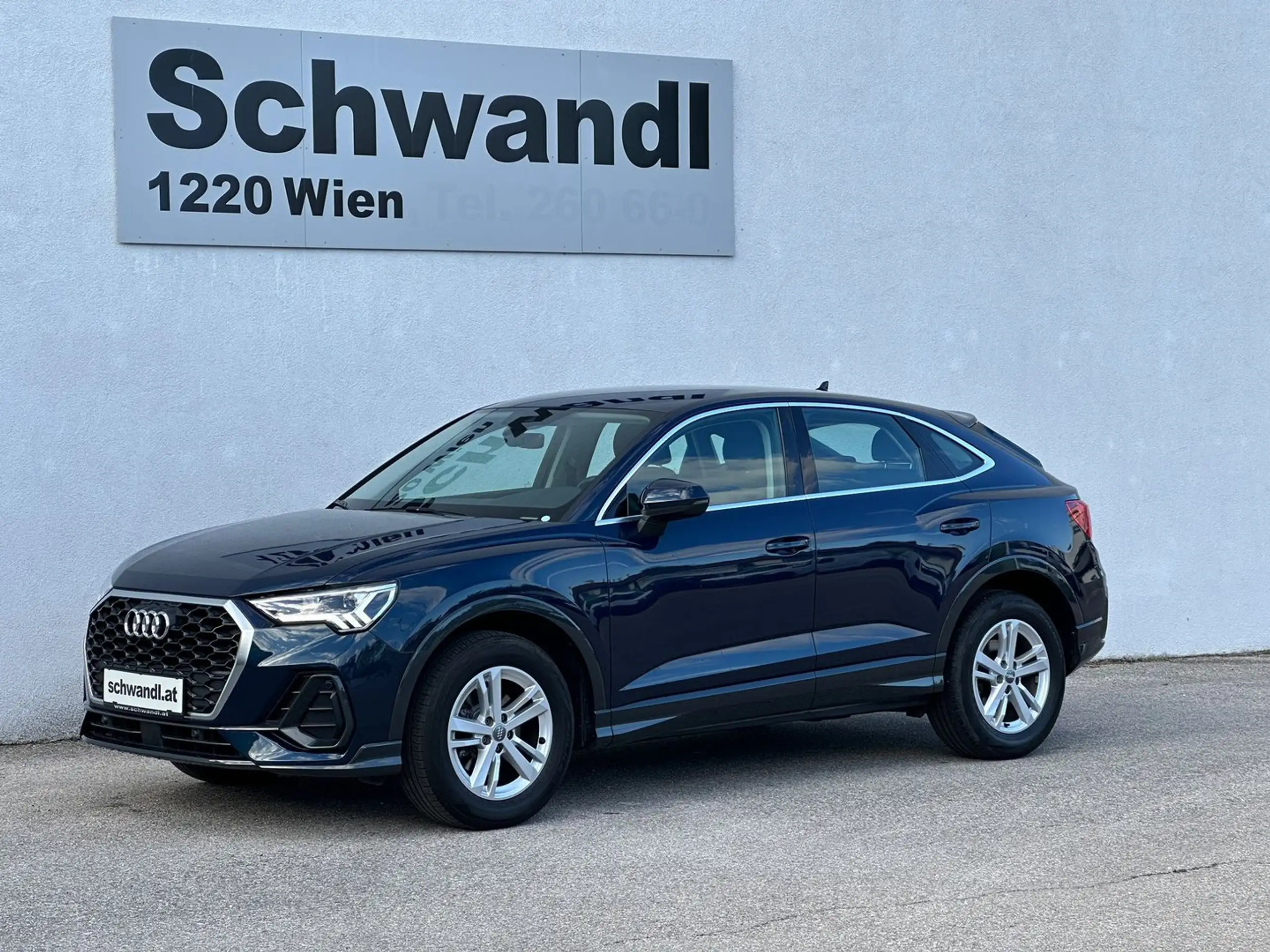 Audi - Q3