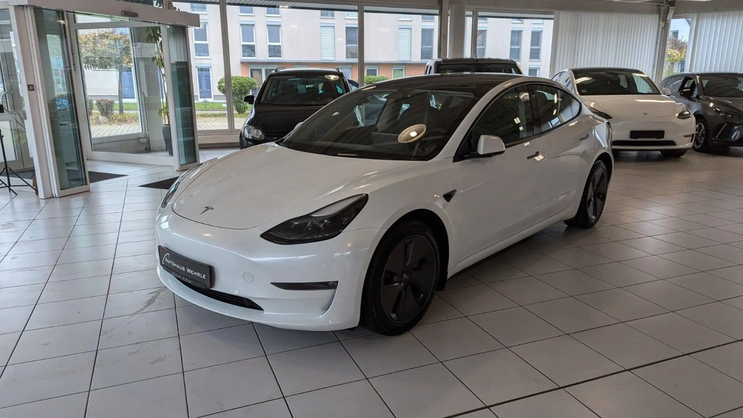 Tesla - Model 3