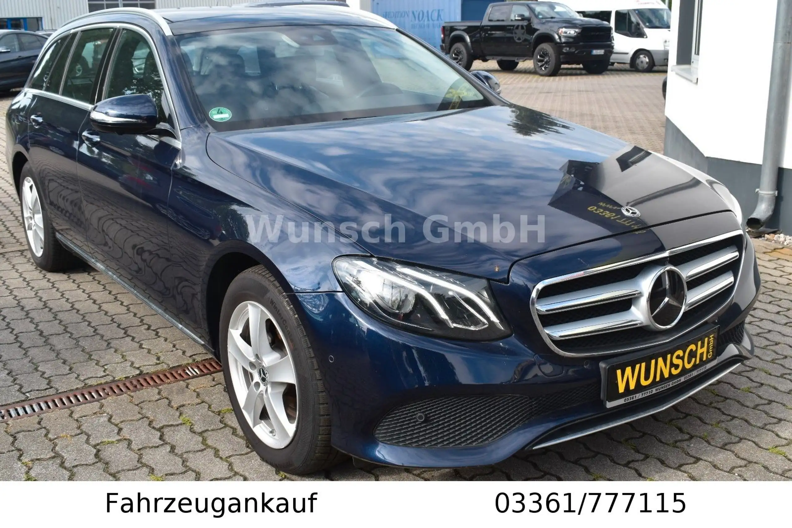 Mercedes-Benz - E 220