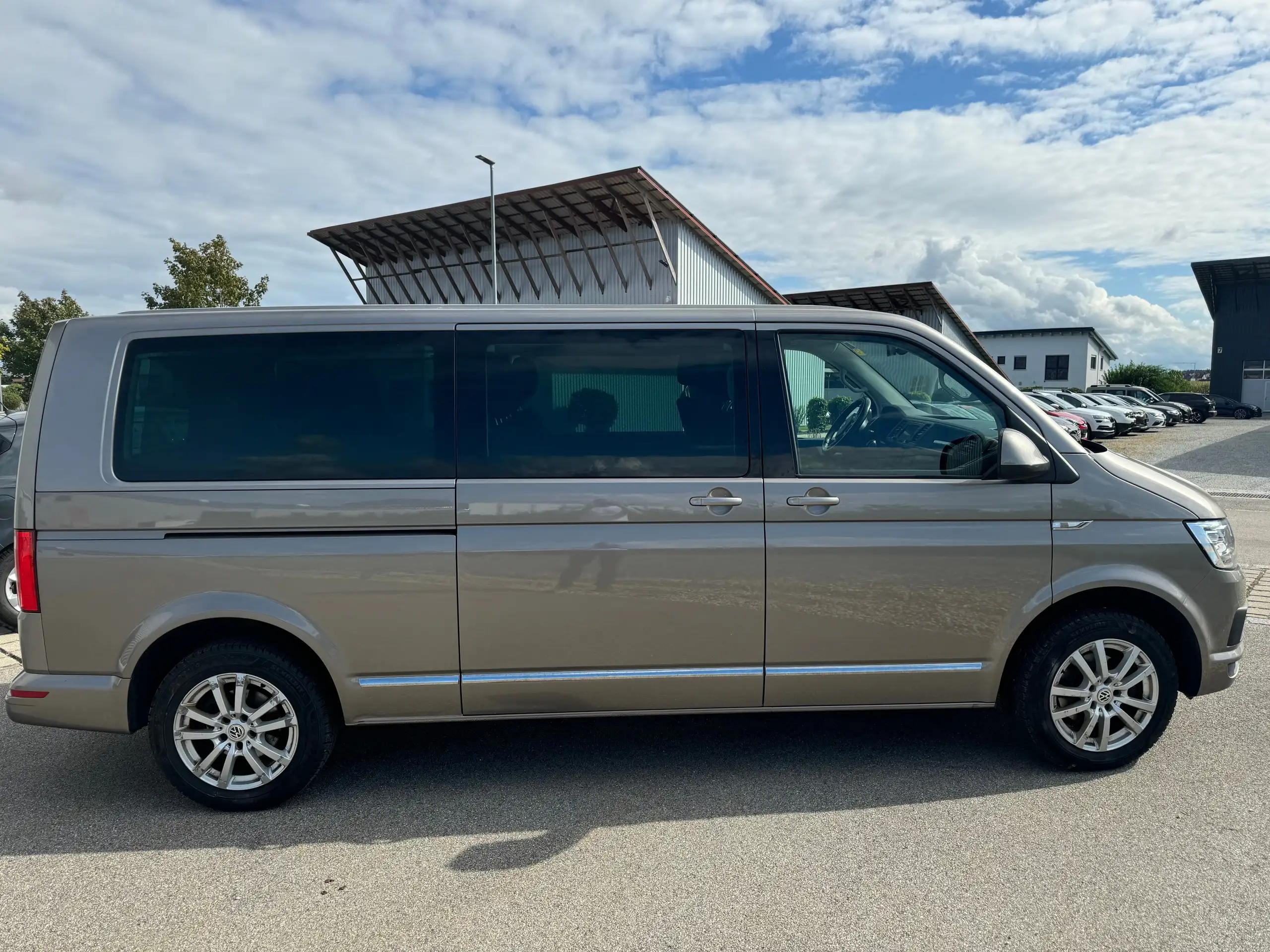 Volkswagen - T6 Caravelle