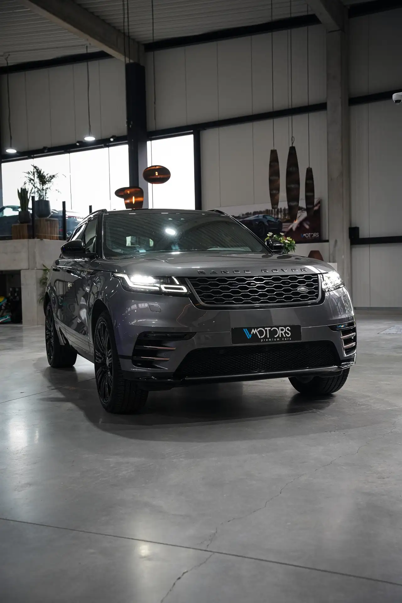 Land Rover - Range Rover Velar