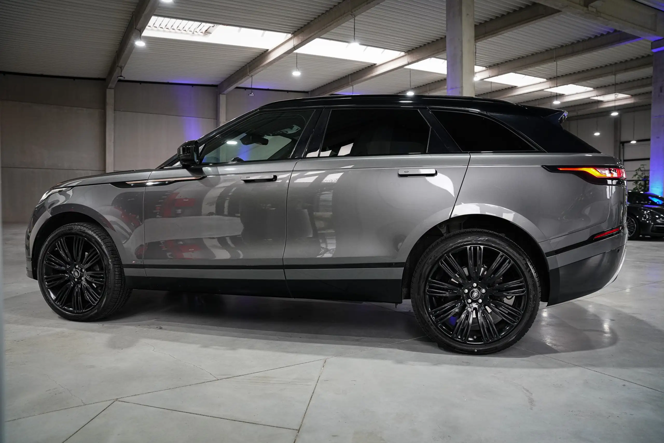 Land Rover - Range Rover Velar