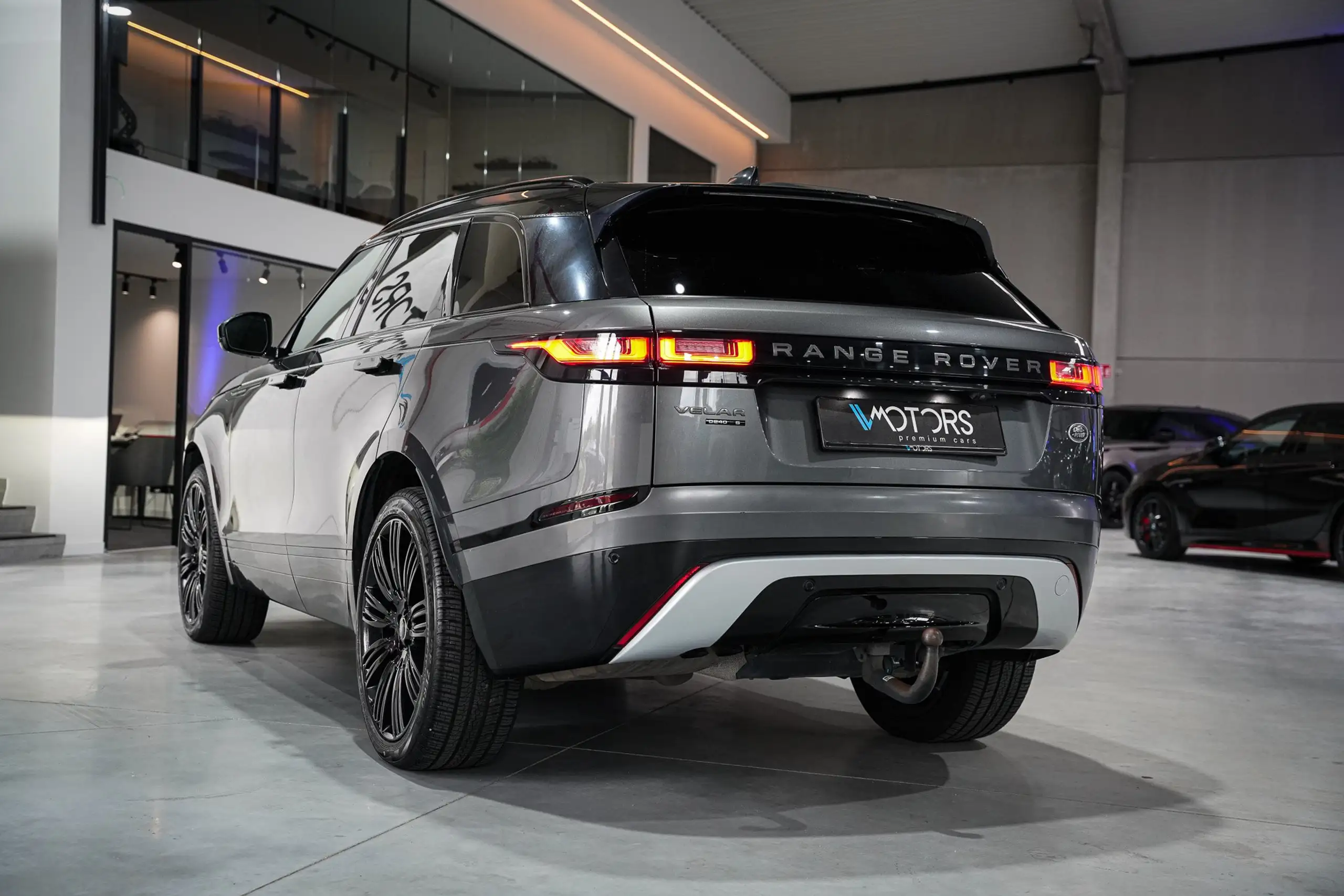 Land Rover - Range Rover Velar