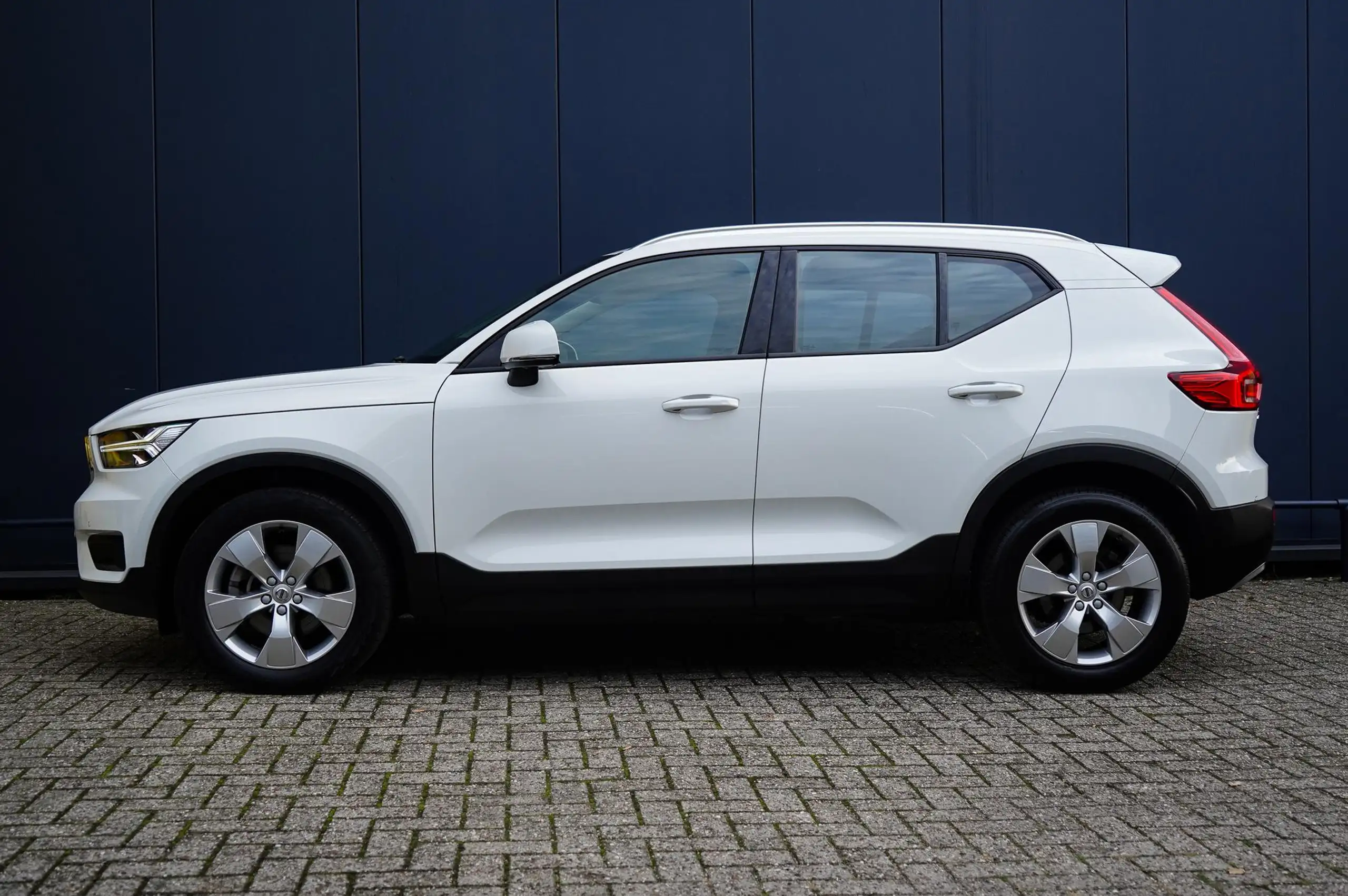 Volvo - XC40