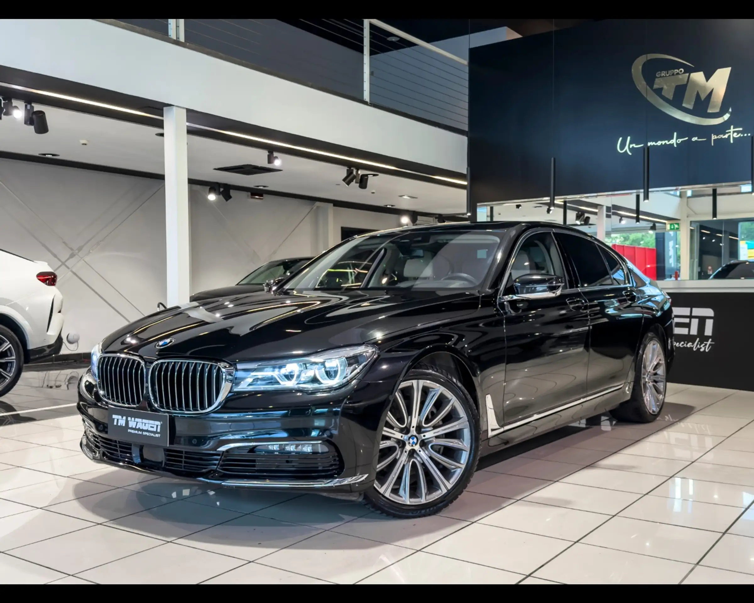 BMW - 730