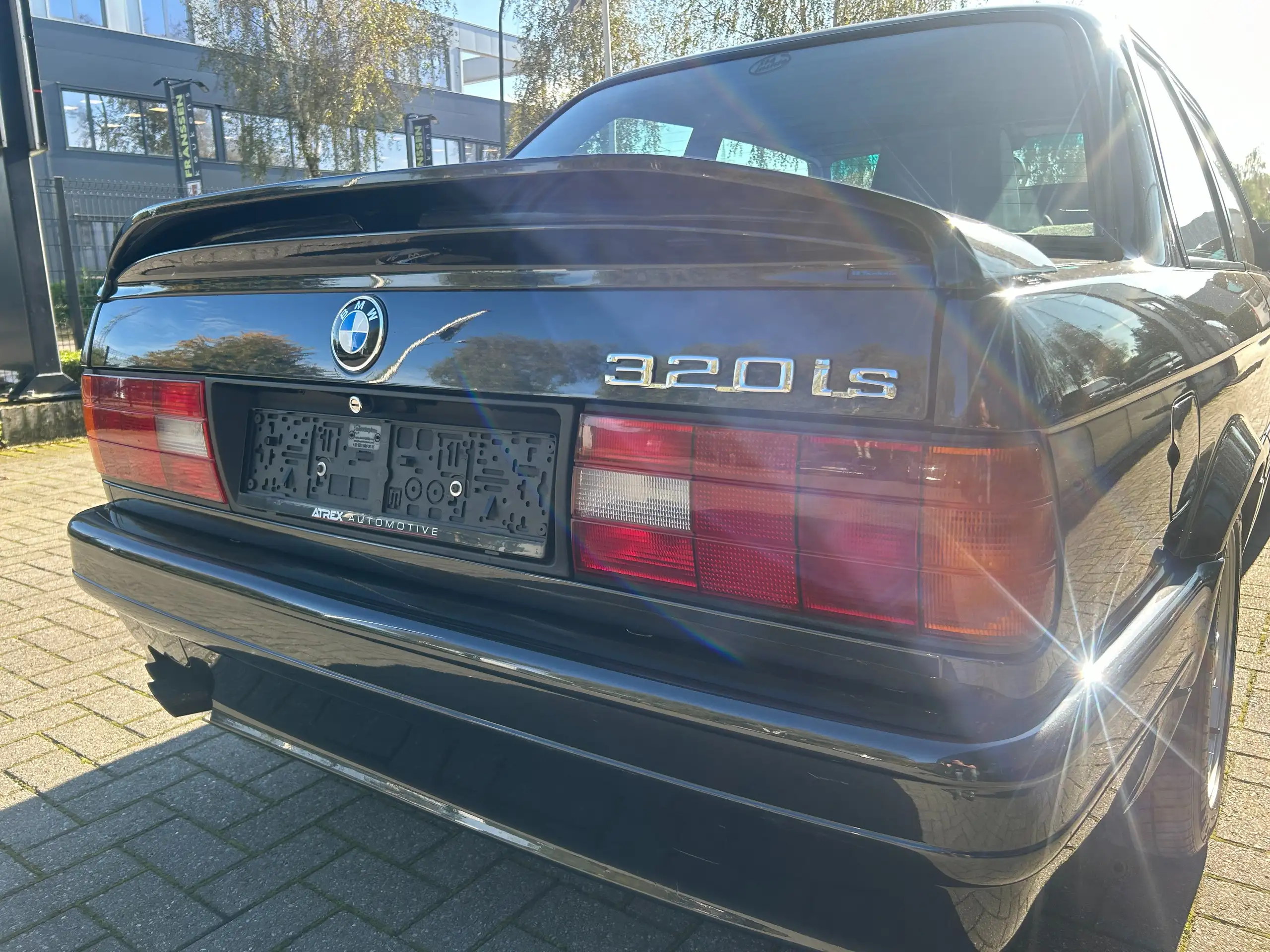 BMW - 320