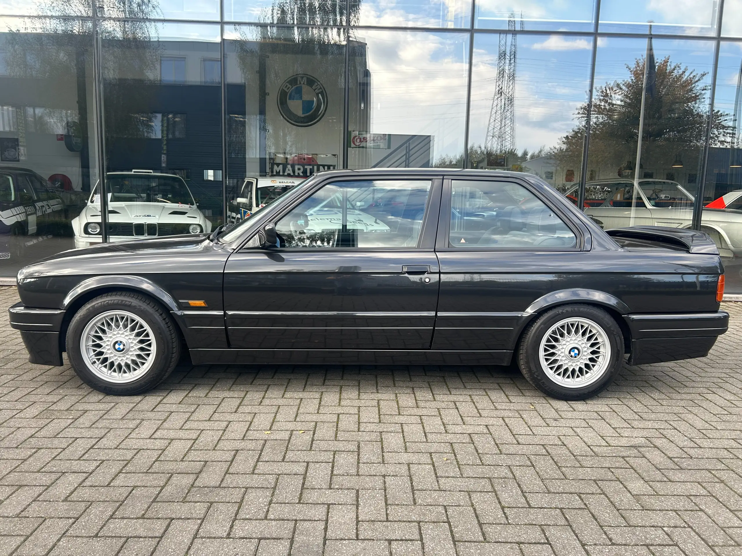 BMW - 320