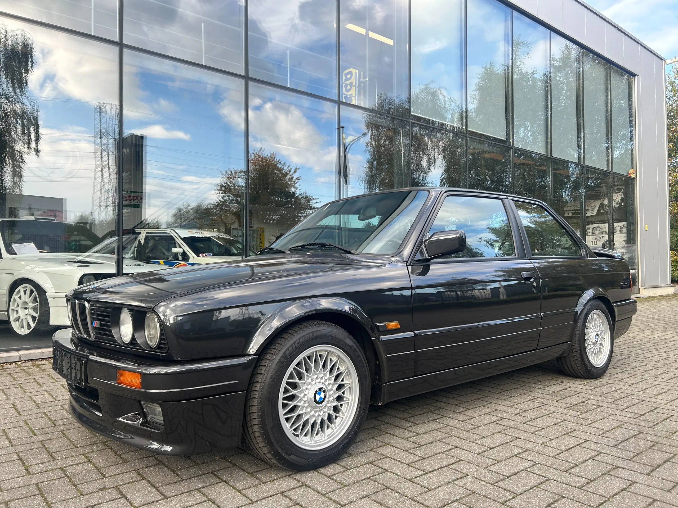 BMW - 320