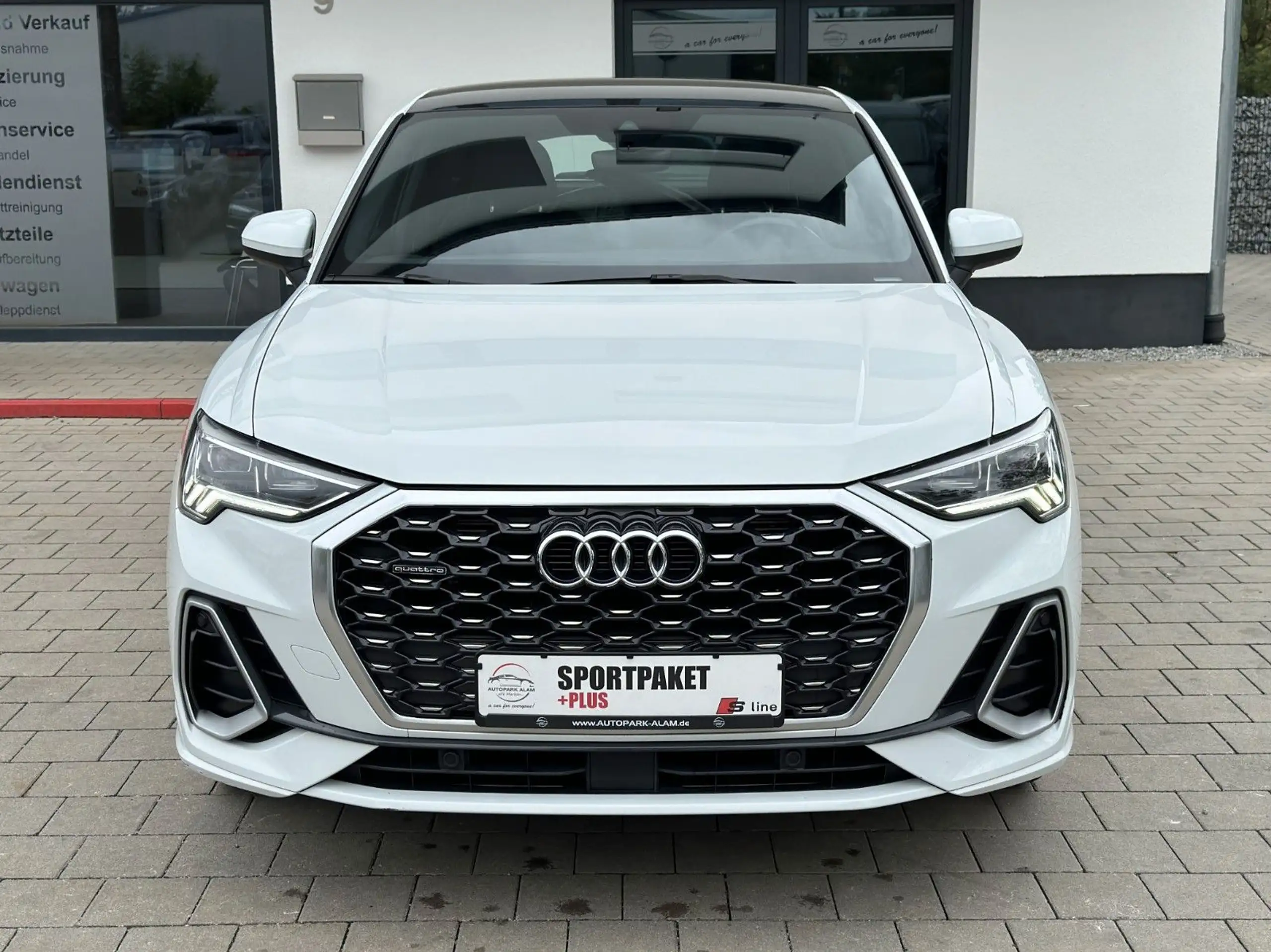 Audi - Q3