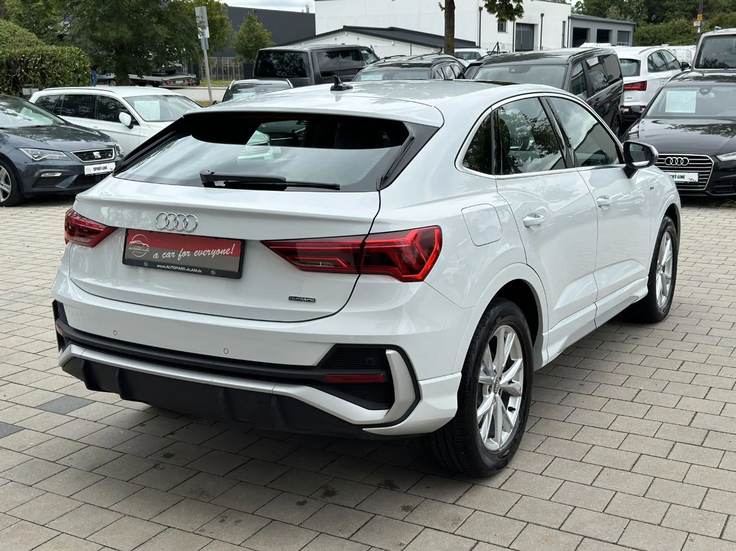 Audi - Q3