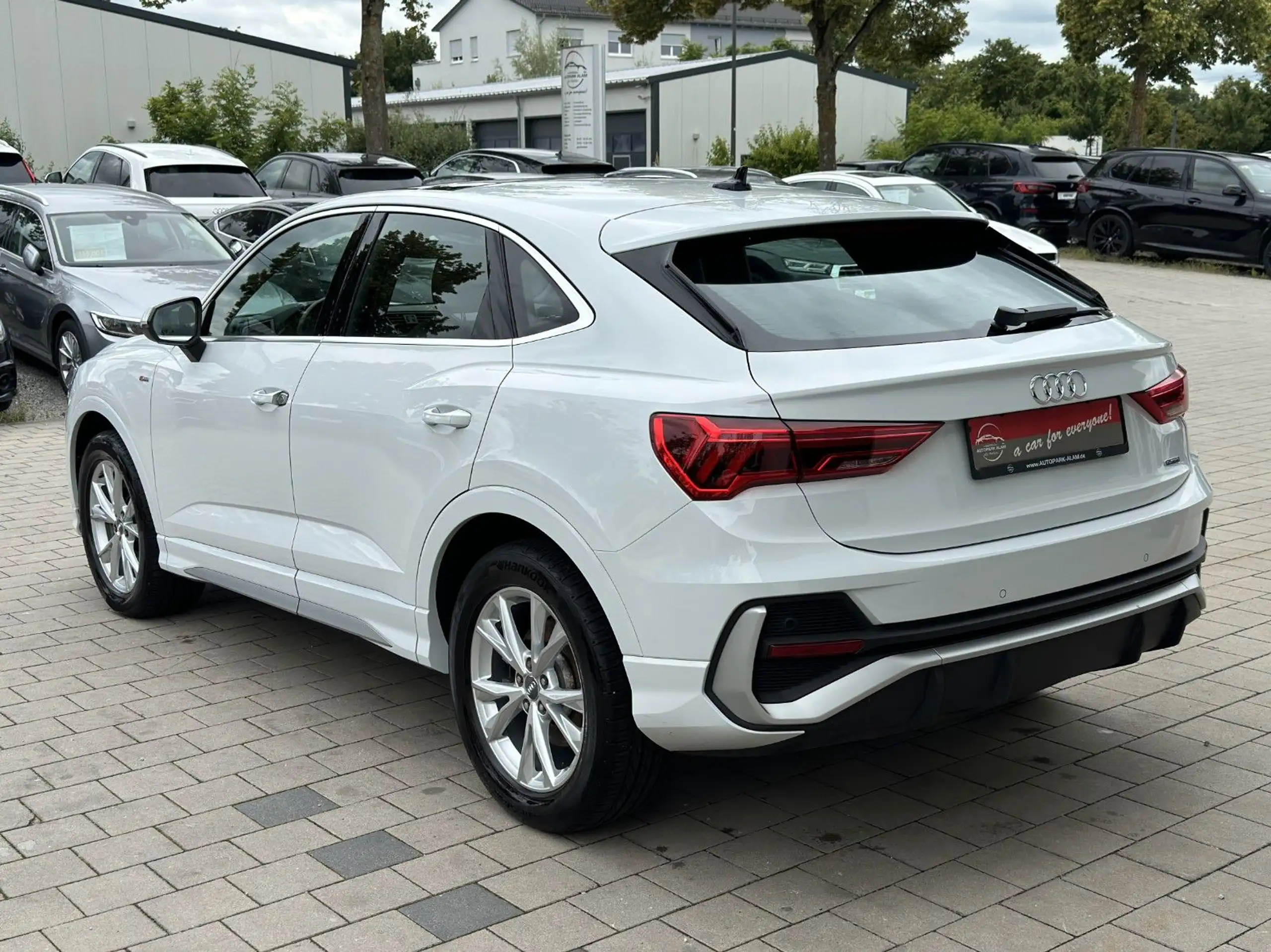 Audi - Q3