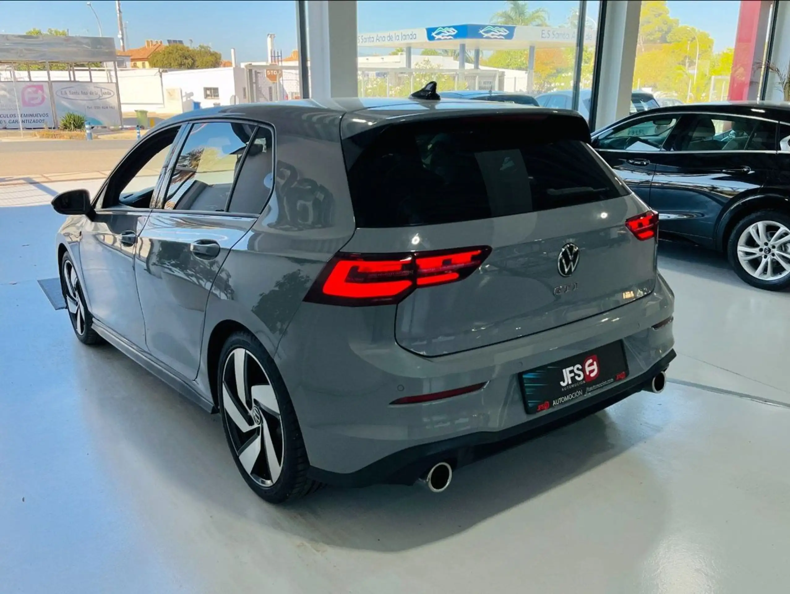 Volkswagen - Golf GTI