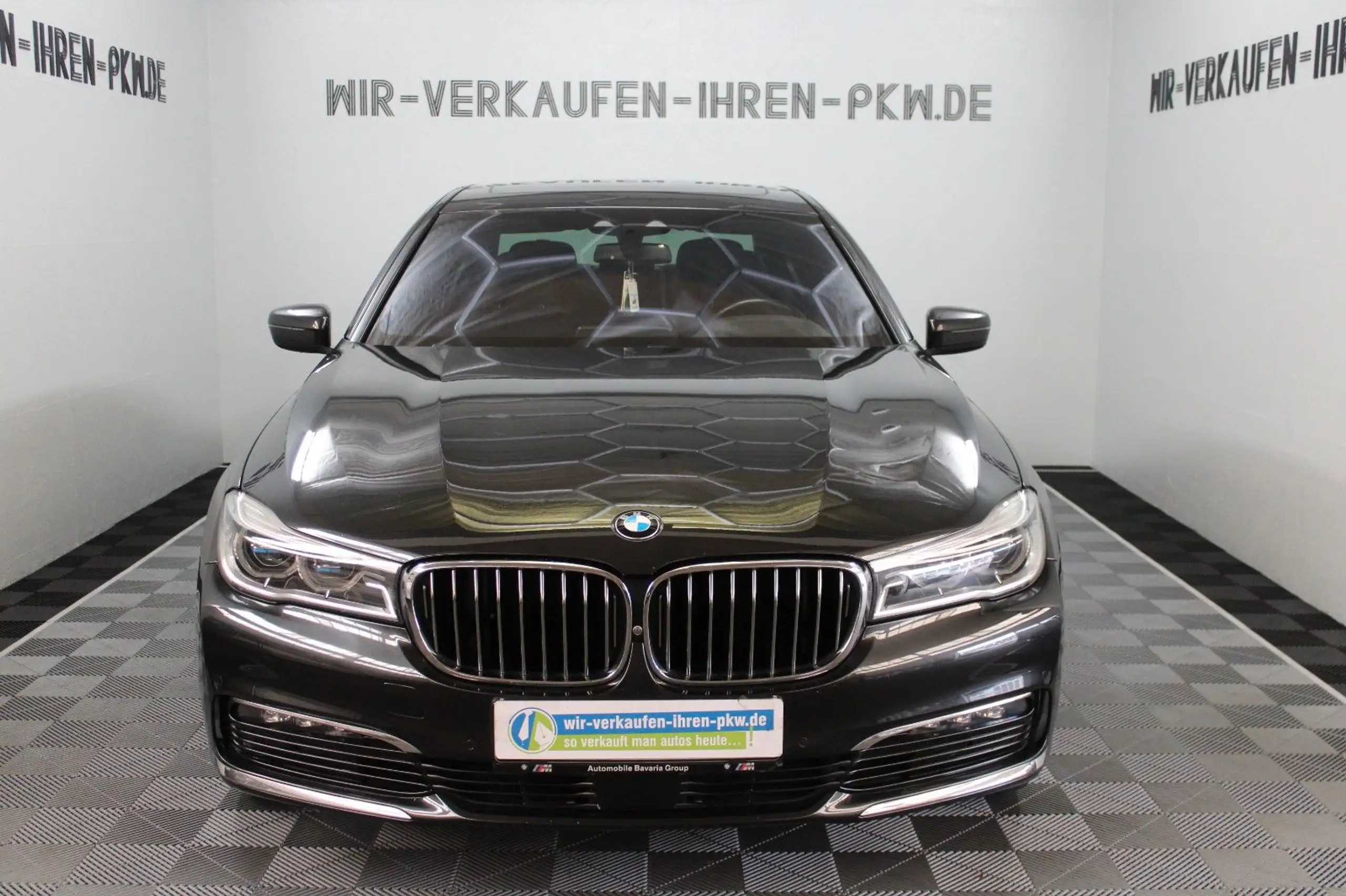 BMW - 730