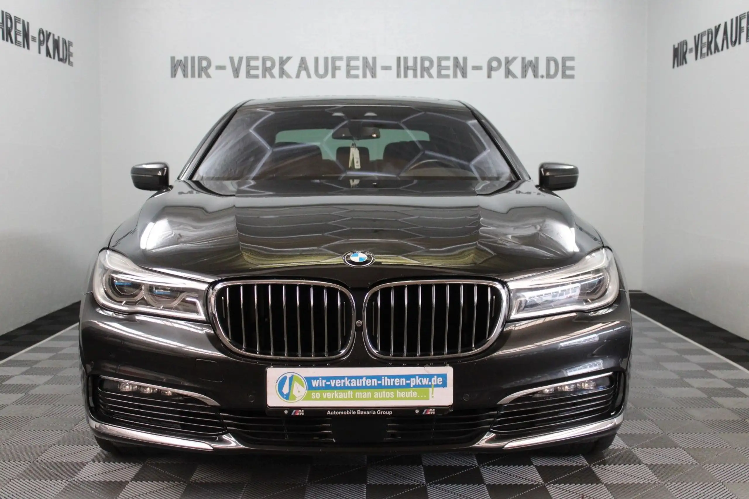 BMW - 730