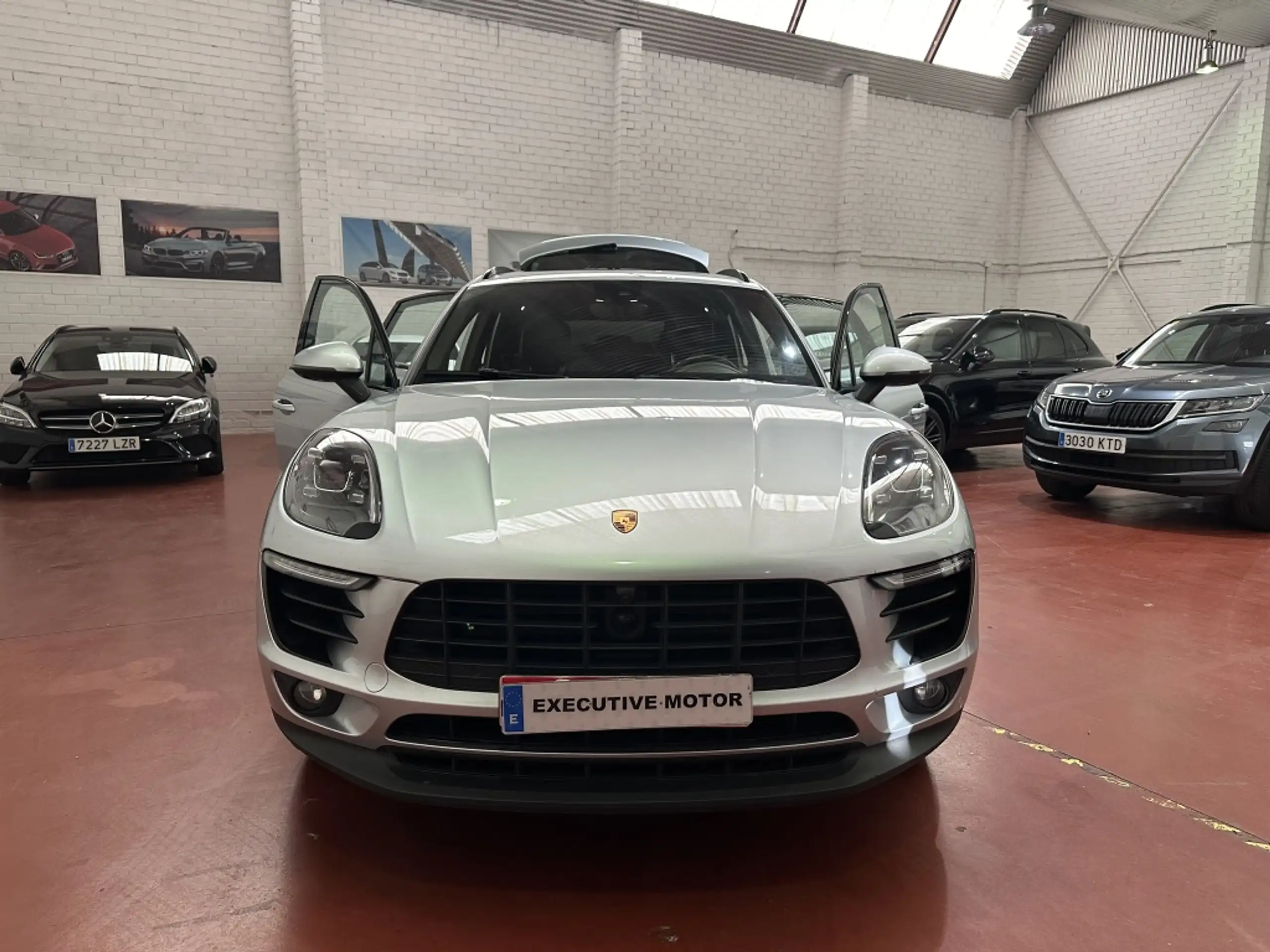 Porsche - Macan