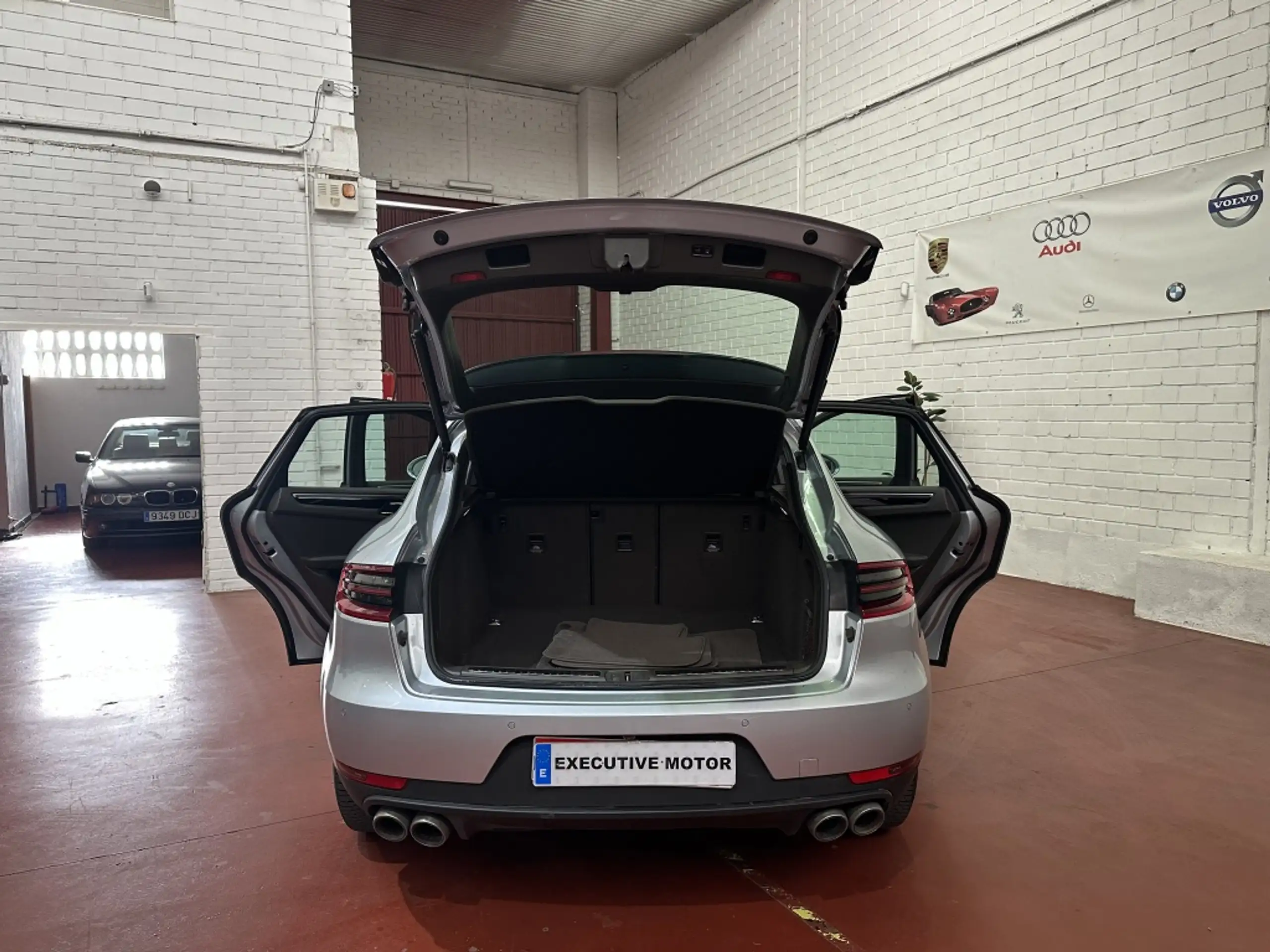 Porsche - Macan