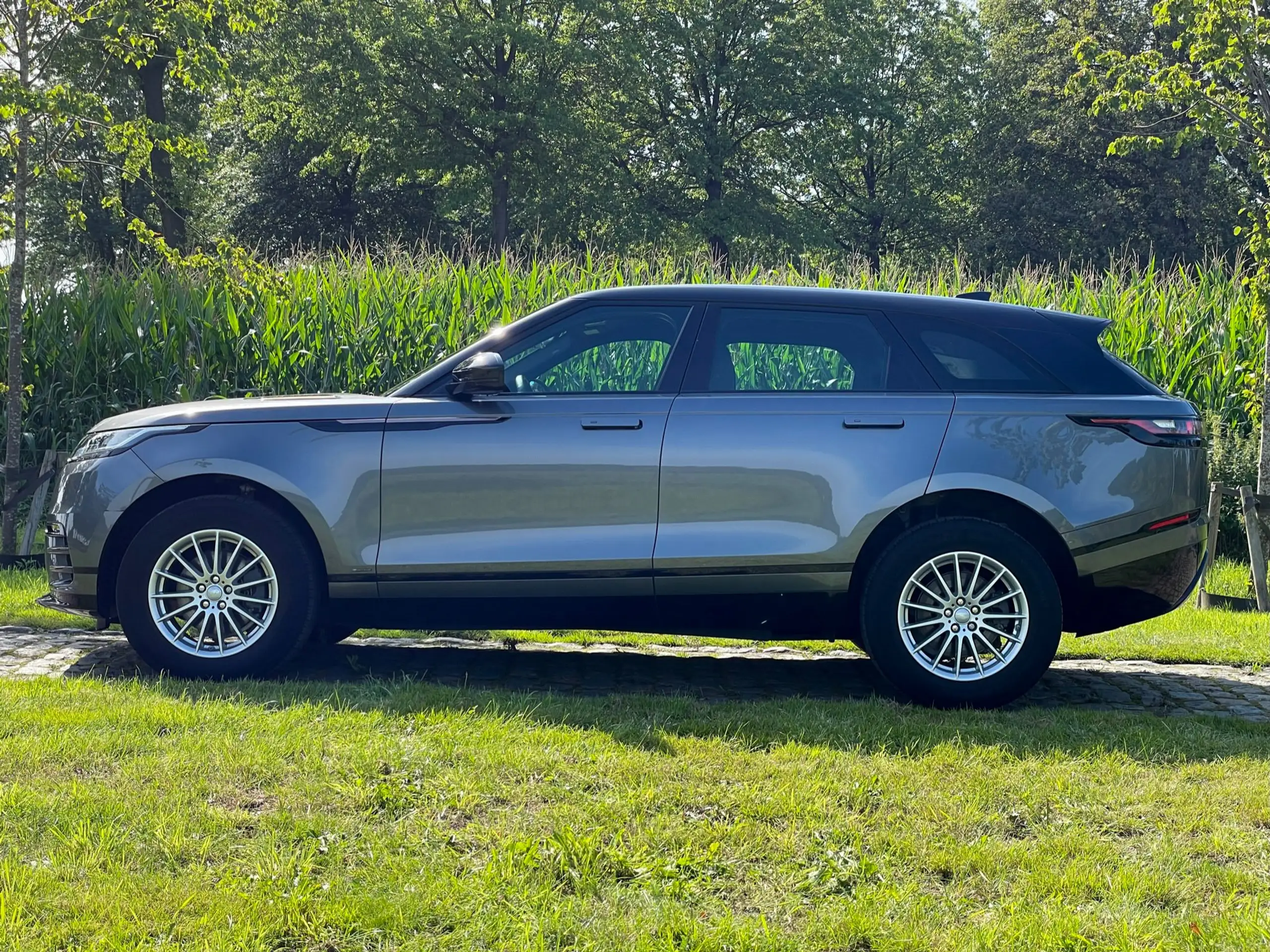 Land Rover - Range Rover Velar