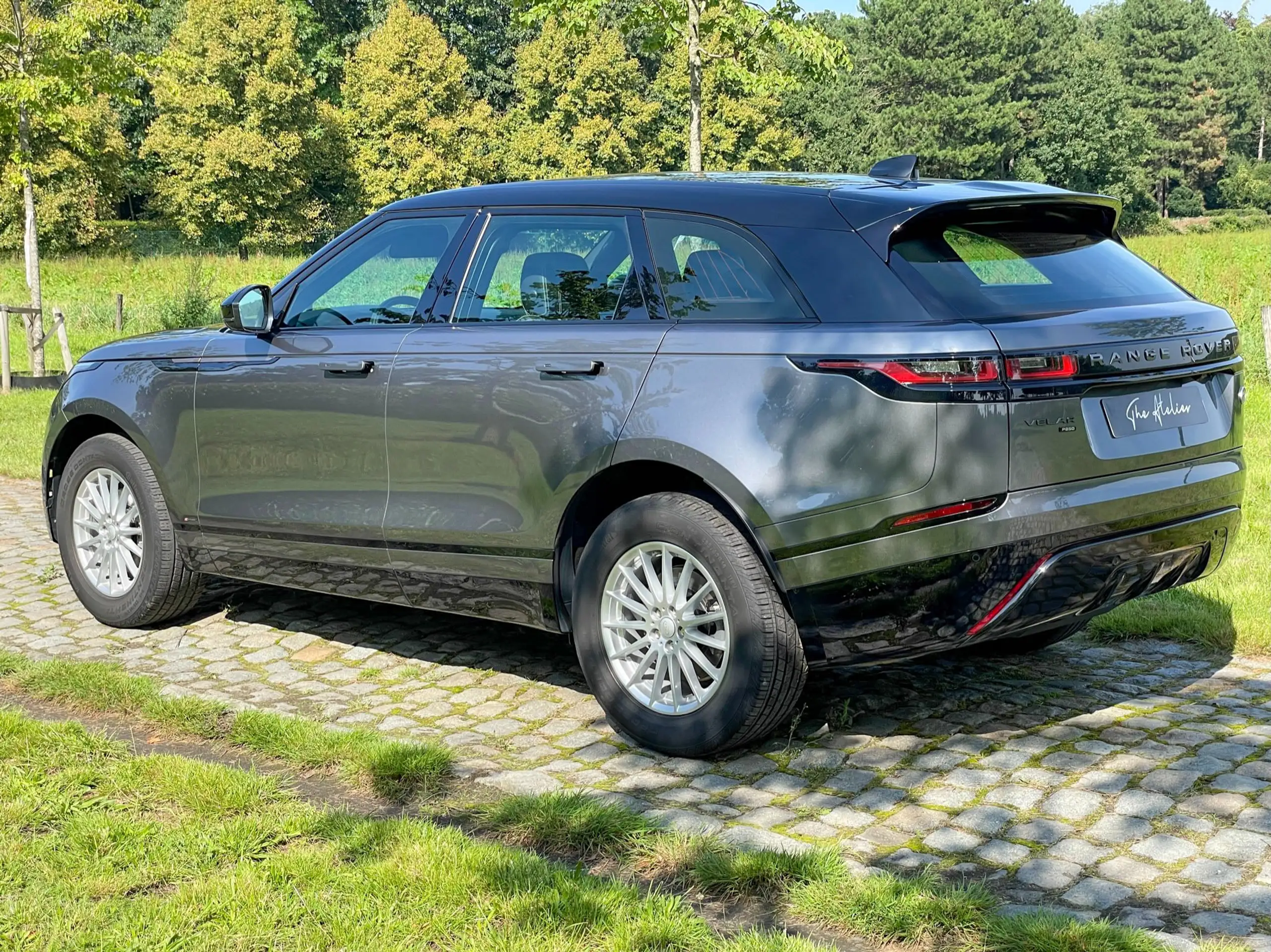 Land Rover - Range Rover Velar