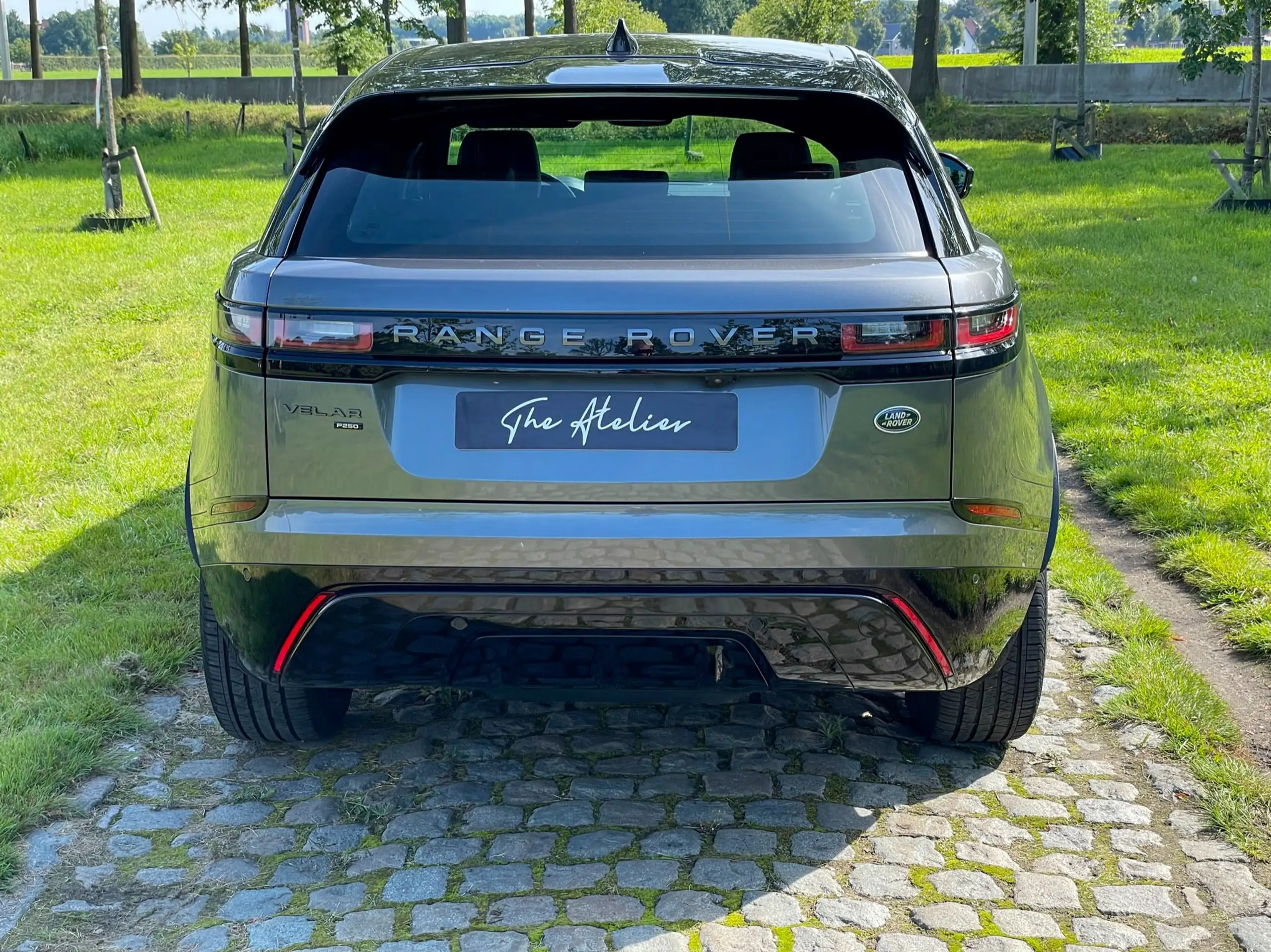 Land Rover - Range Rover Velar