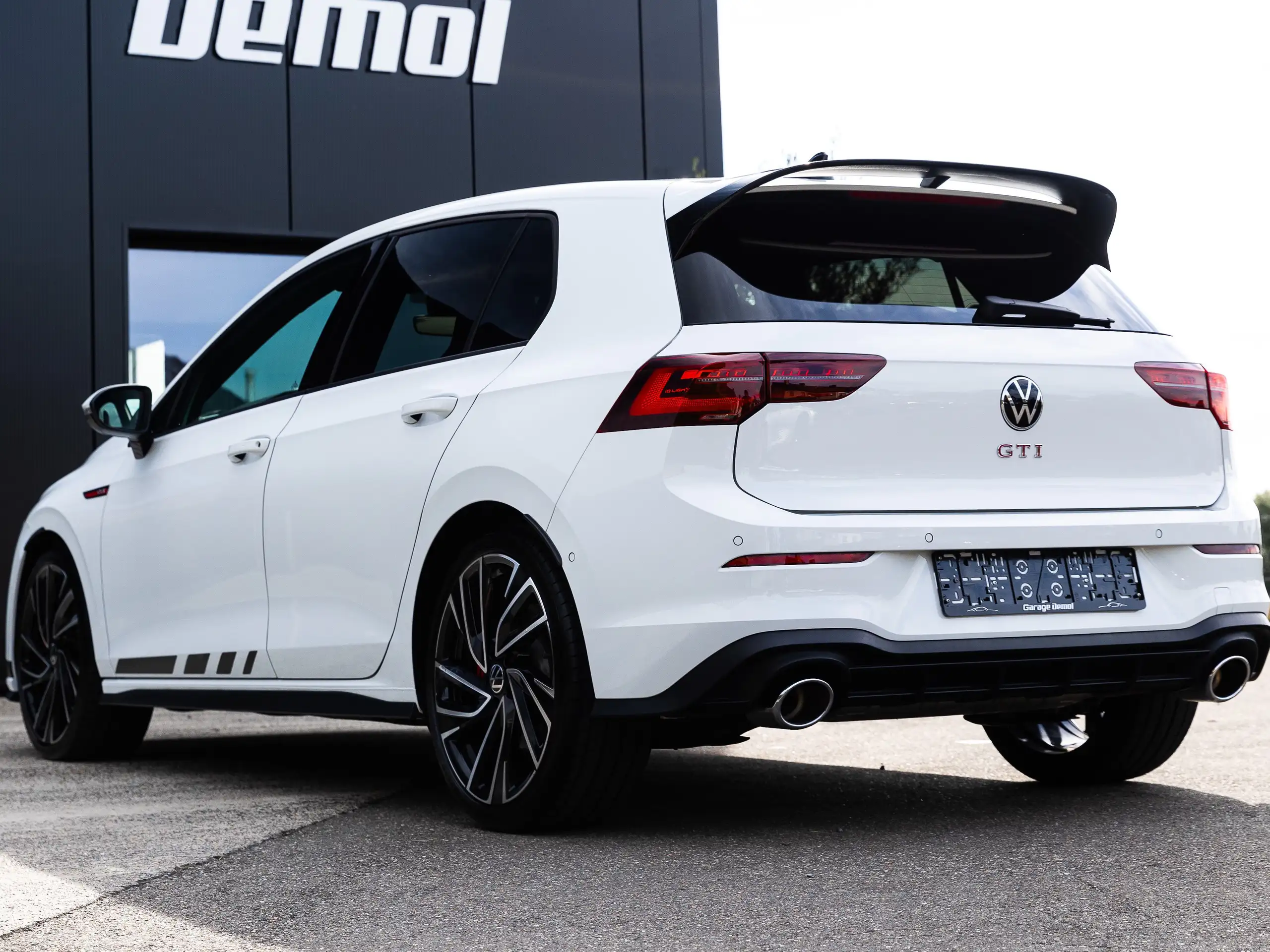 Volkswagen - Golf GTI