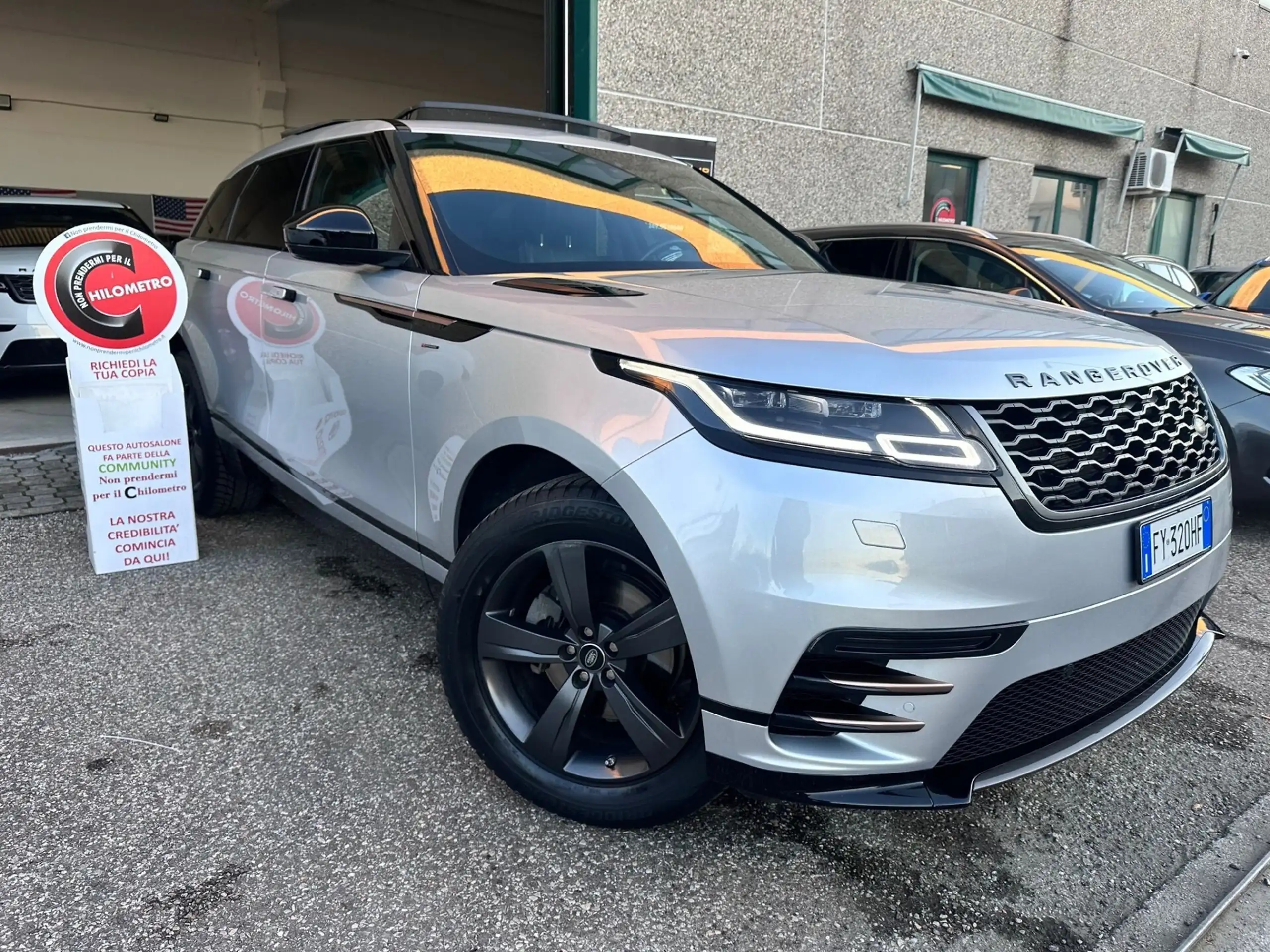 Land Rover - Range Rover Velar