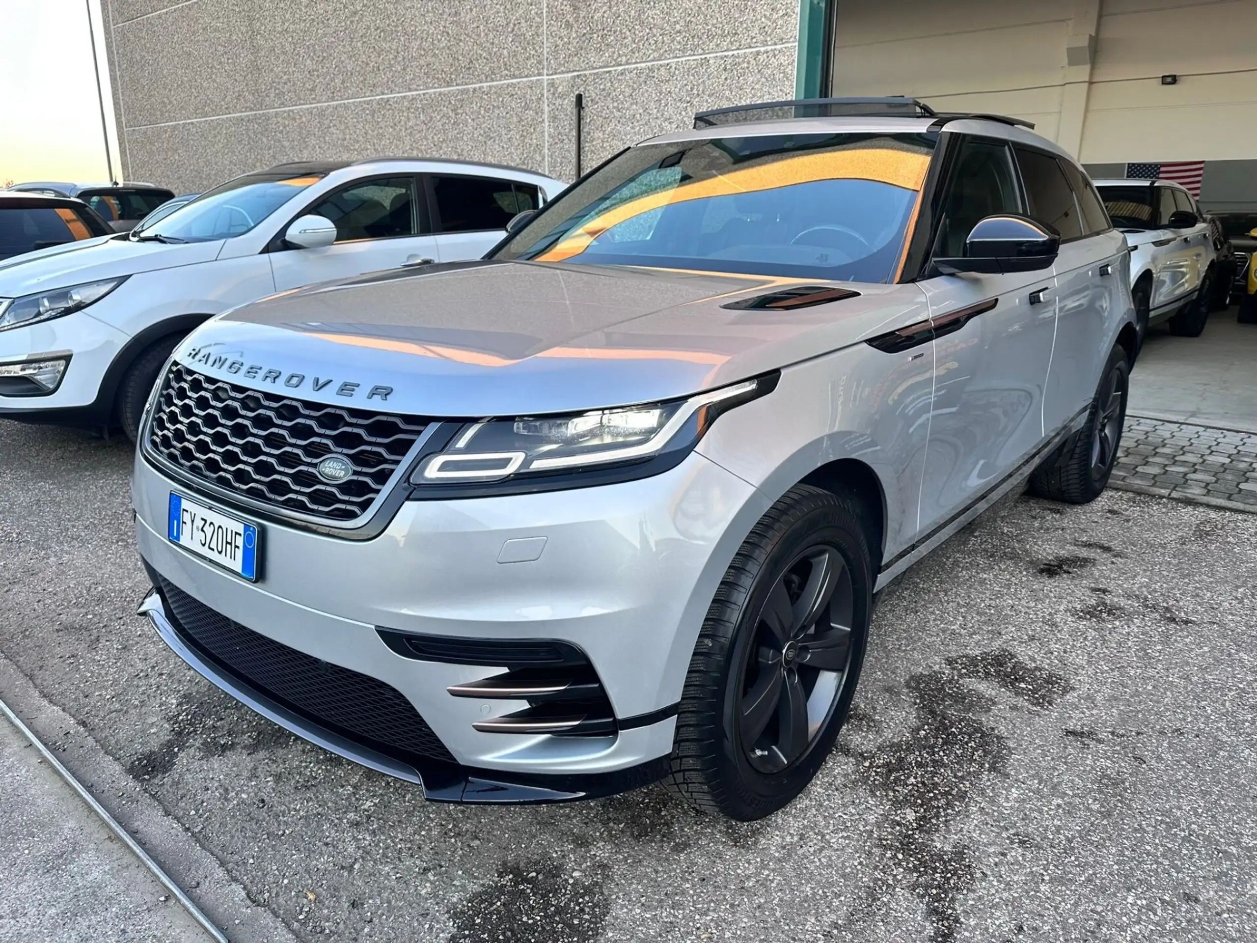 Land Rover - Range Rover Velar