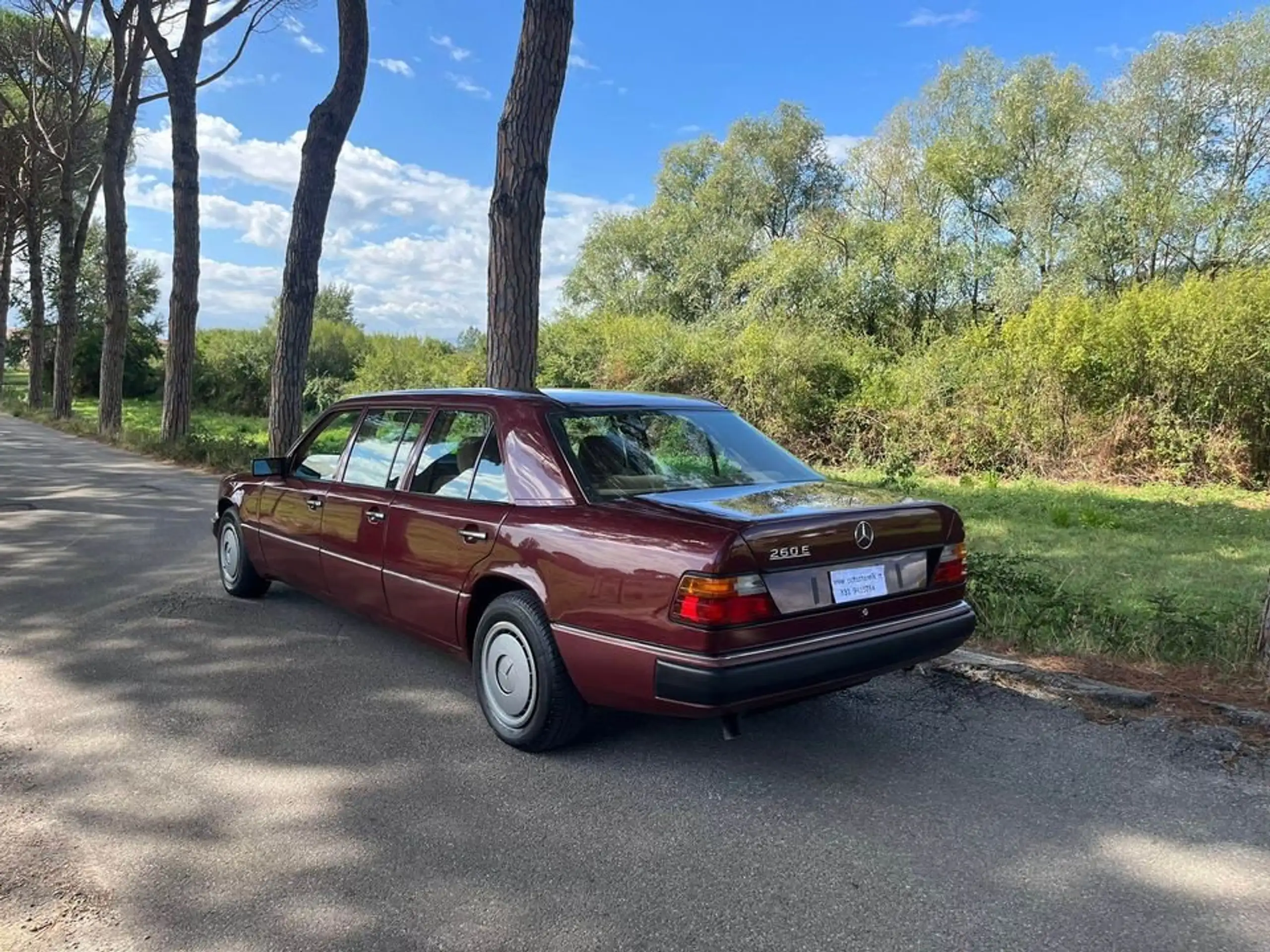 Mercedes-Benz - 260