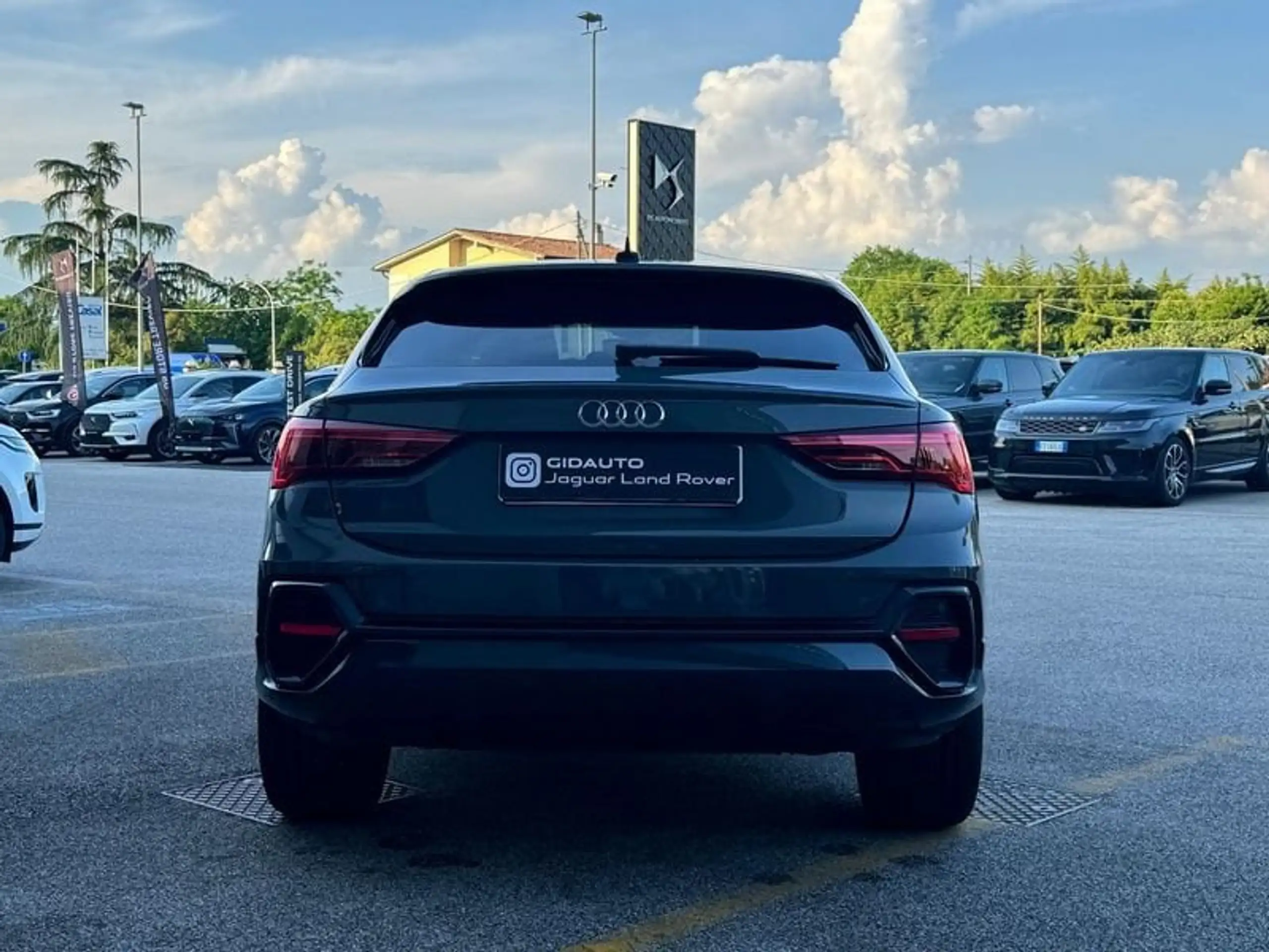 Audi - Q3