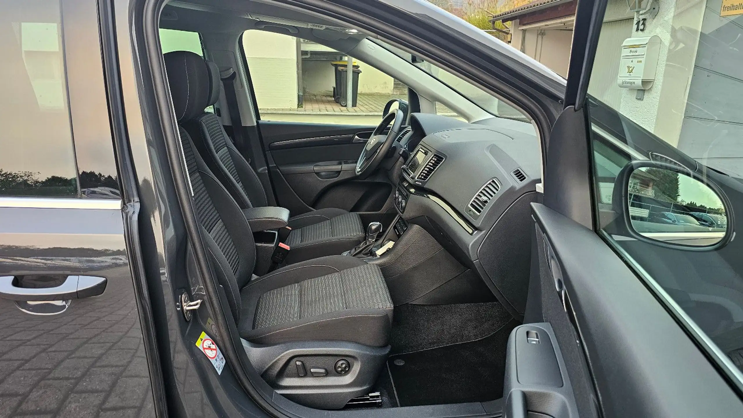 SEAT - Alhambra