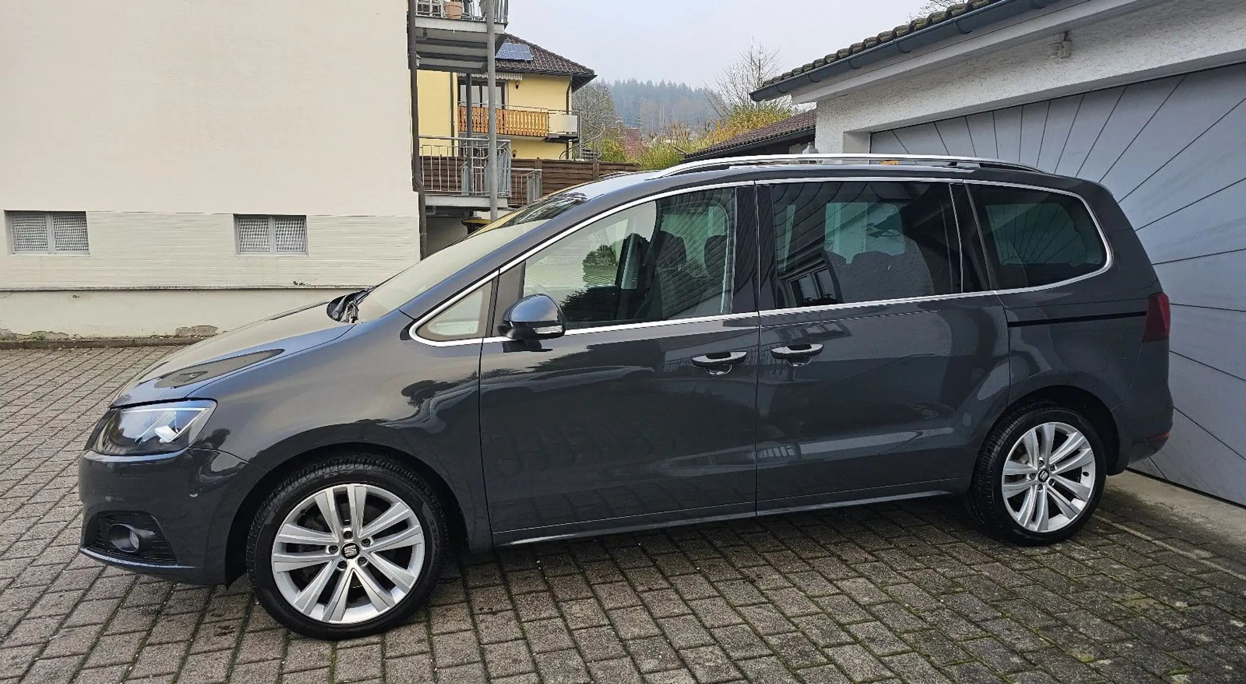 SEAT - Alhambra